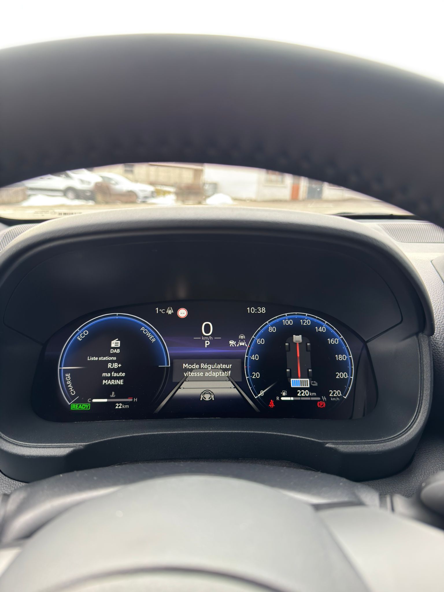 TOYOTA Yaris 1.5 Premium e-CVT-image-11