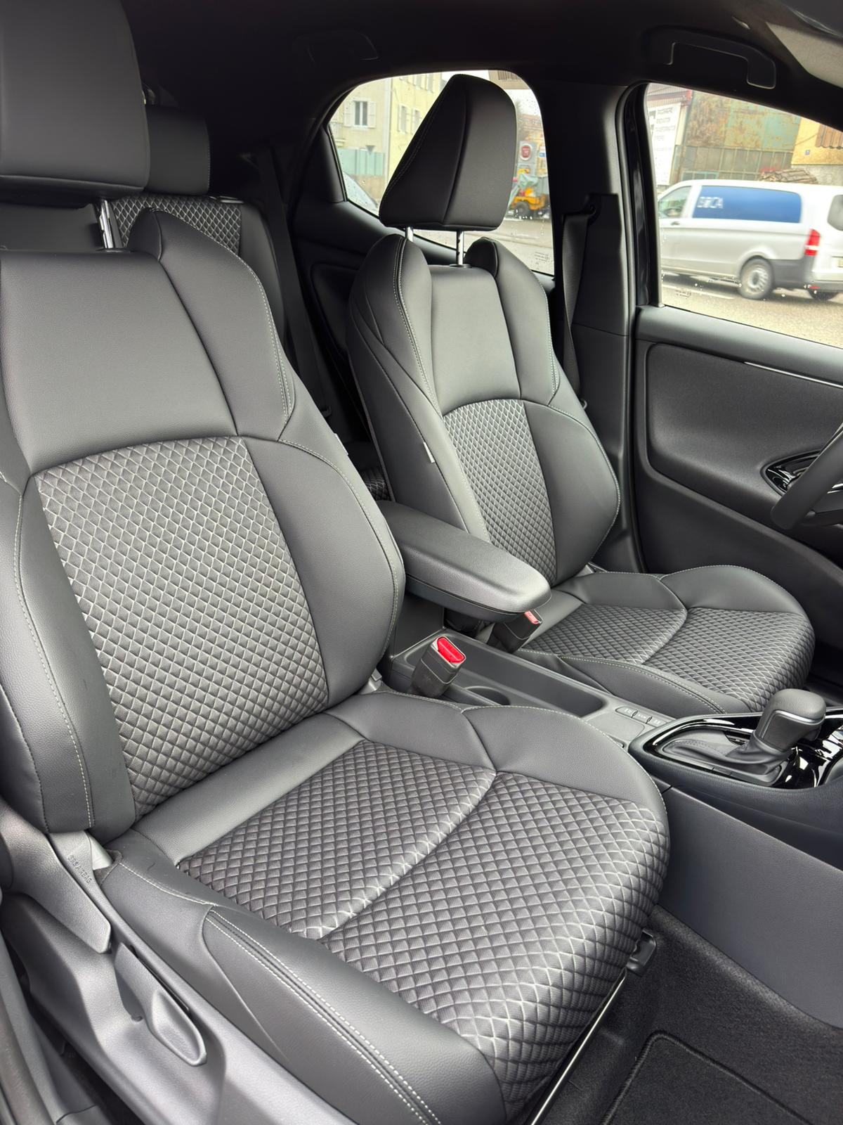 TOYOTA Yaris 1.5 Premium e-CVT-image-9