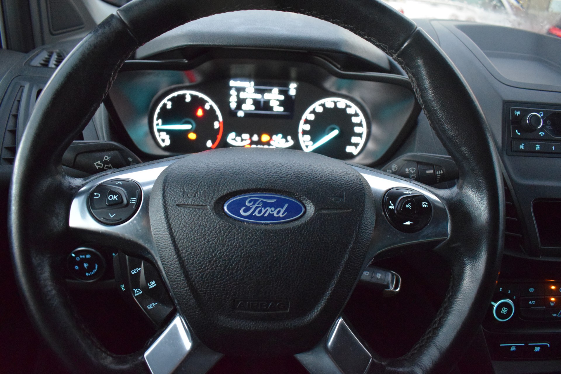 FORD TRANSIT CONNECT-image-7