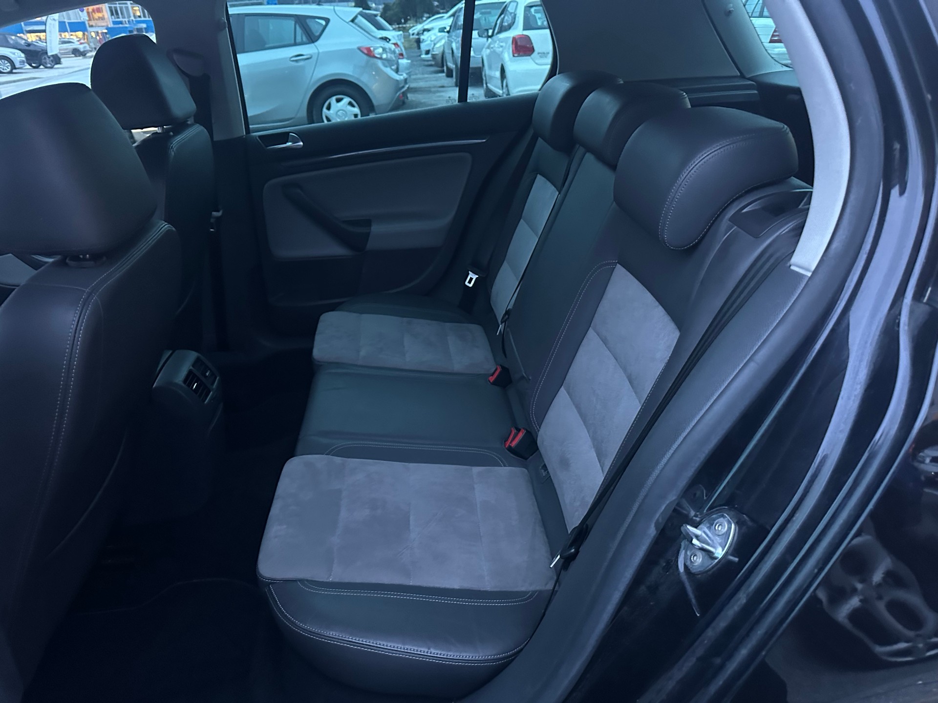 VW Golf 2.0 FSI Sportline 4Motion-image-10