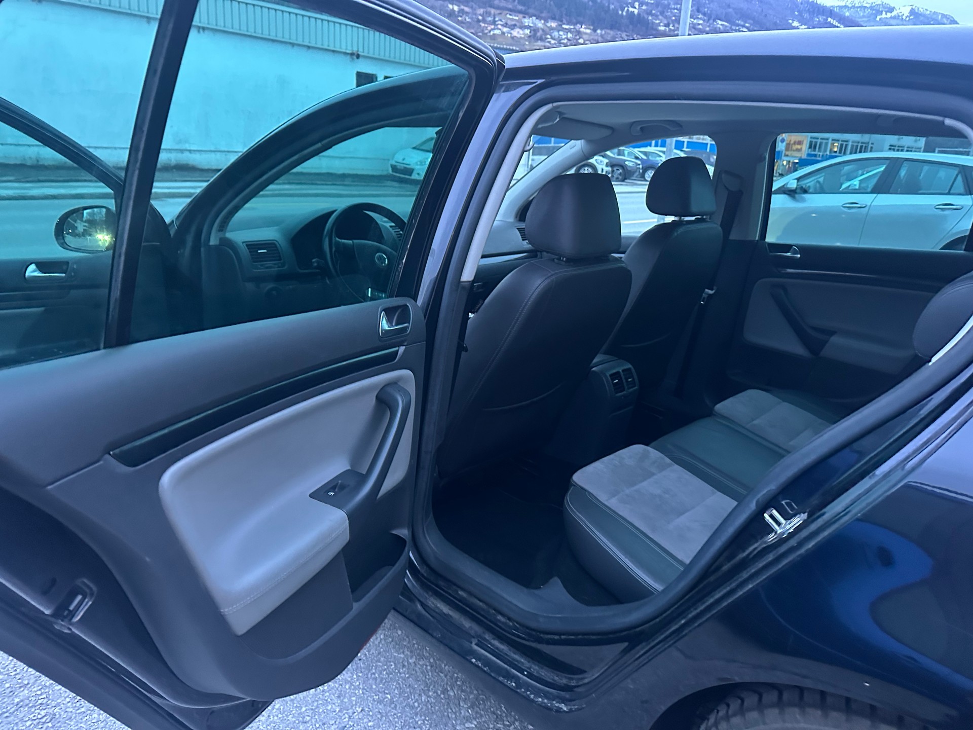 VW Golf 2.0 FSI Sportline 4Motion-image-9