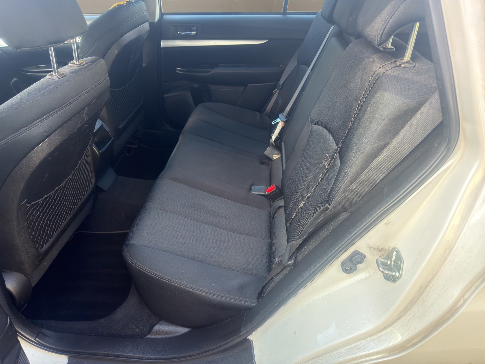 SUBARU Legacy 2.0i Swiss Special AWD-image-10