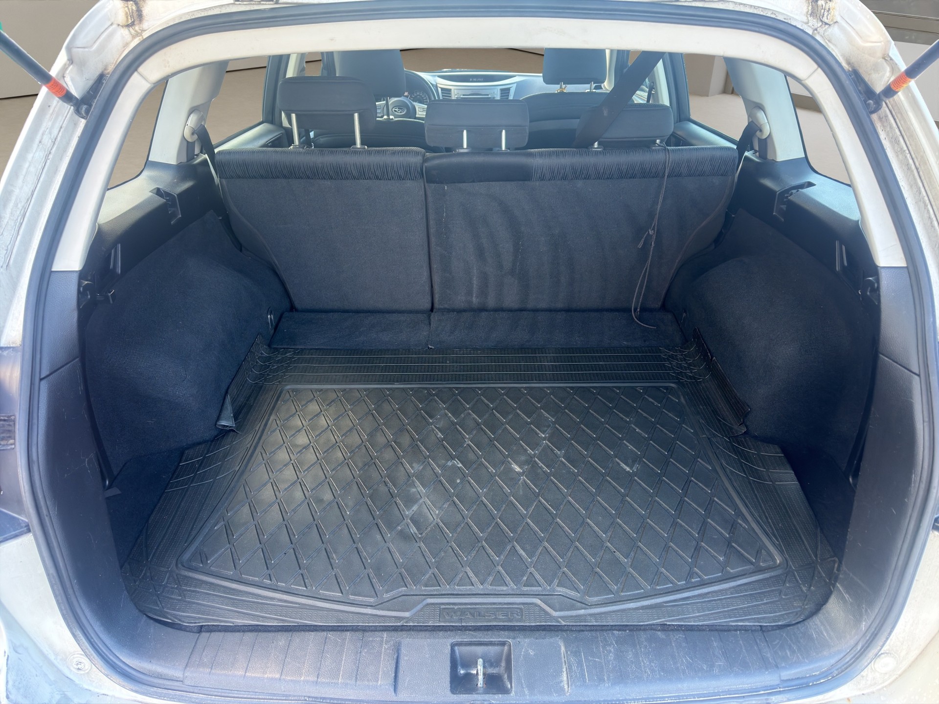 SUBARU Legacy 2.0i Swiss Special AWD-image-13
