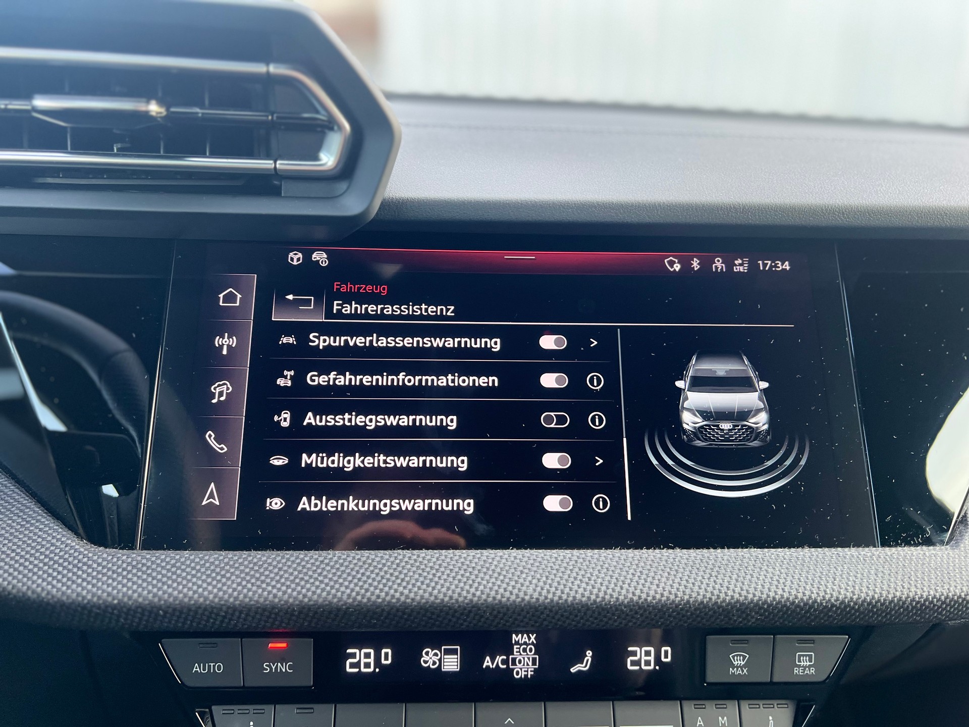 AUDI S3 Sportback TFSI quattro S-tronic-image-17