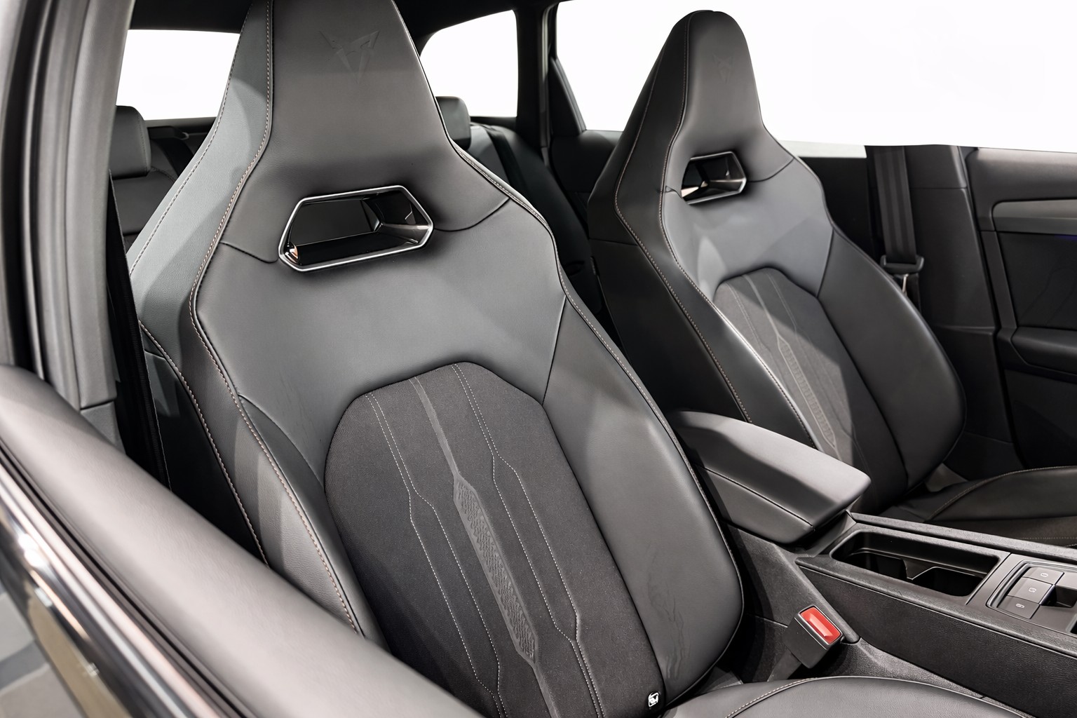 CUPRA LEON ST 2.0 TSI 310 VZ DSG 4Drive-image-11