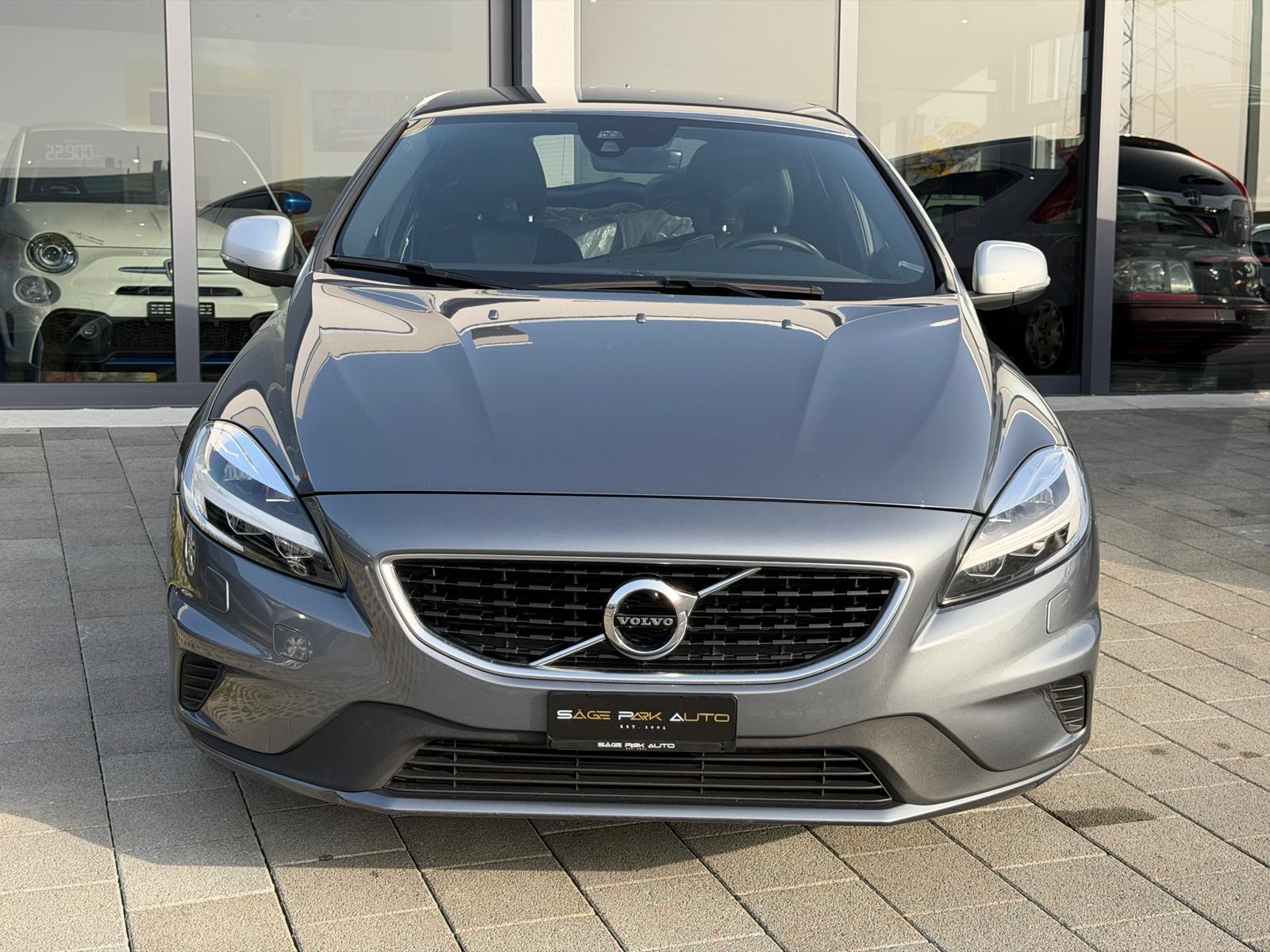 VOLVO V40 2.0 D2 Momentum R-Design S/S-image-2