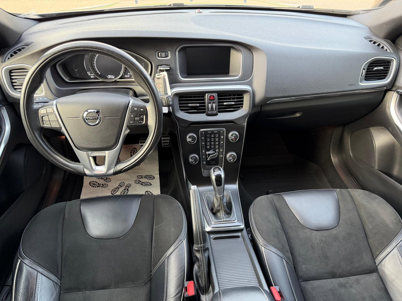 VOLVO V40 2.0 D2 Momentum R-Design S/S-image-8