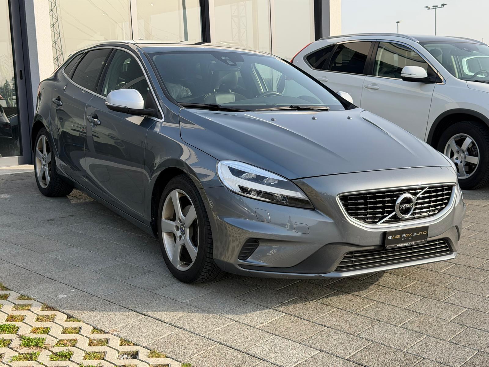 VOLVO V40 2.0 D2 Momentum R-Design S/S-image-1