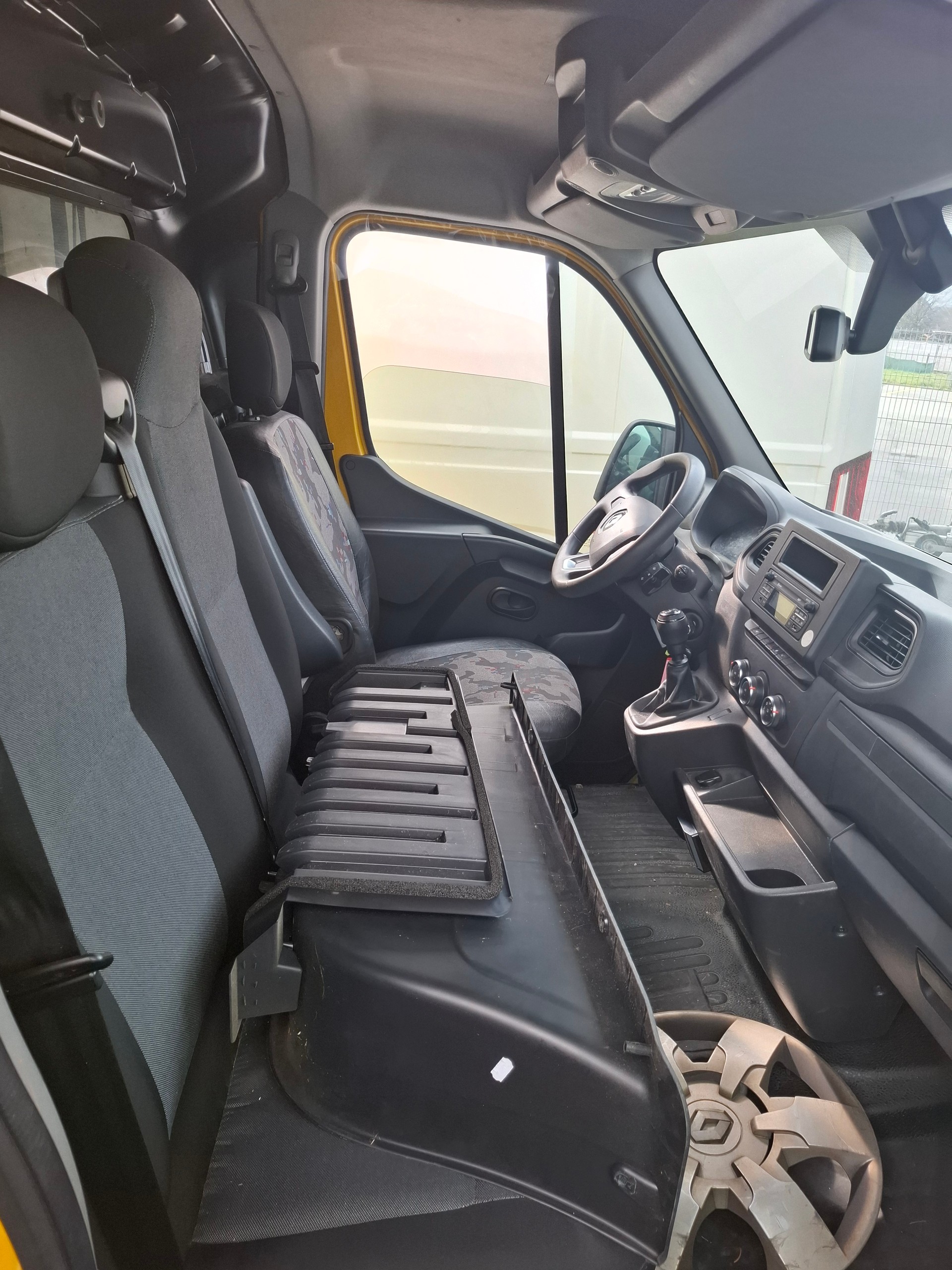 RENAULT Master T35 2.3dCi 135 L3H3-image-2