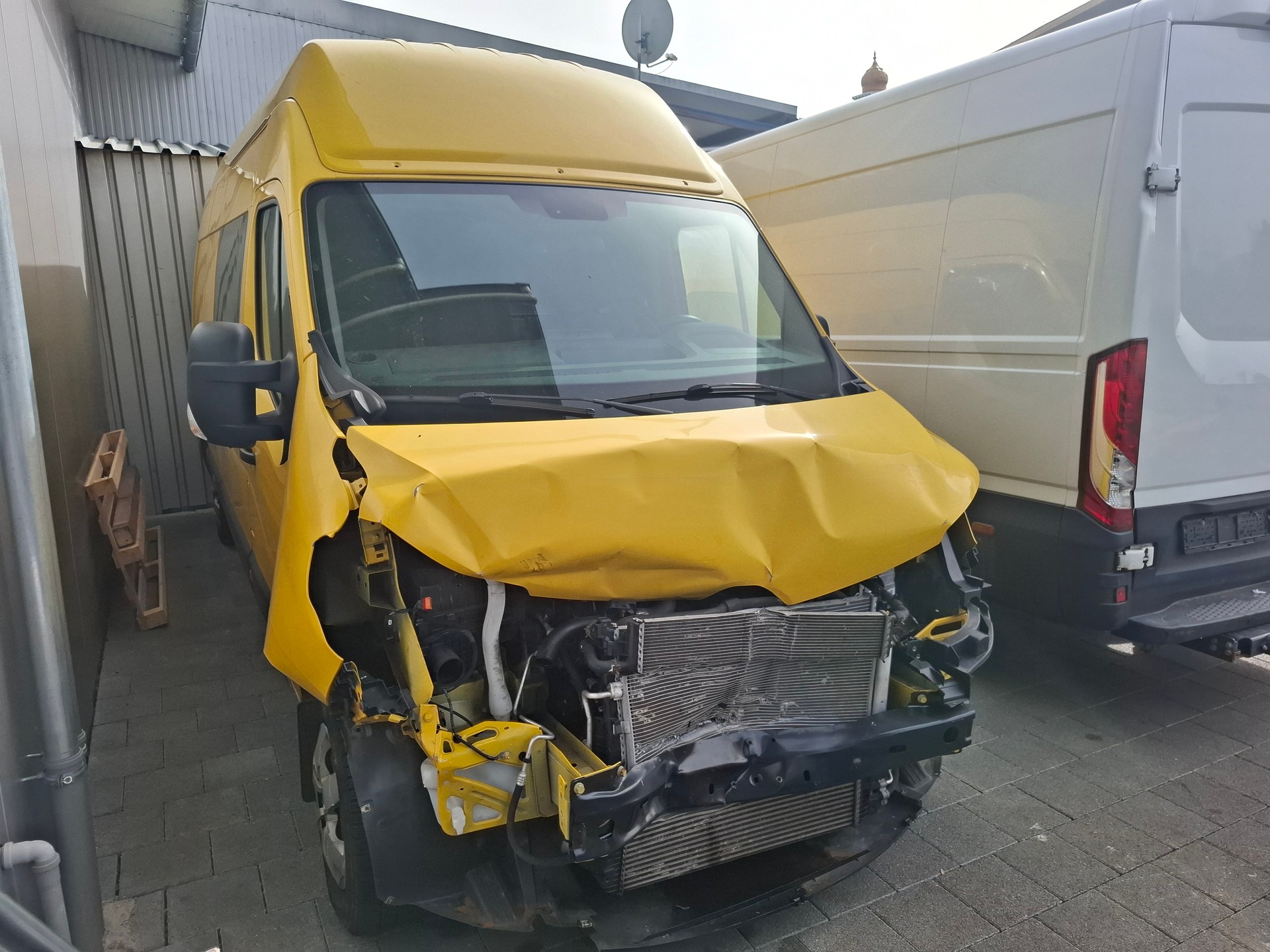 RENAULT Master T35 2.3dCi 135 L3H3-image-1
