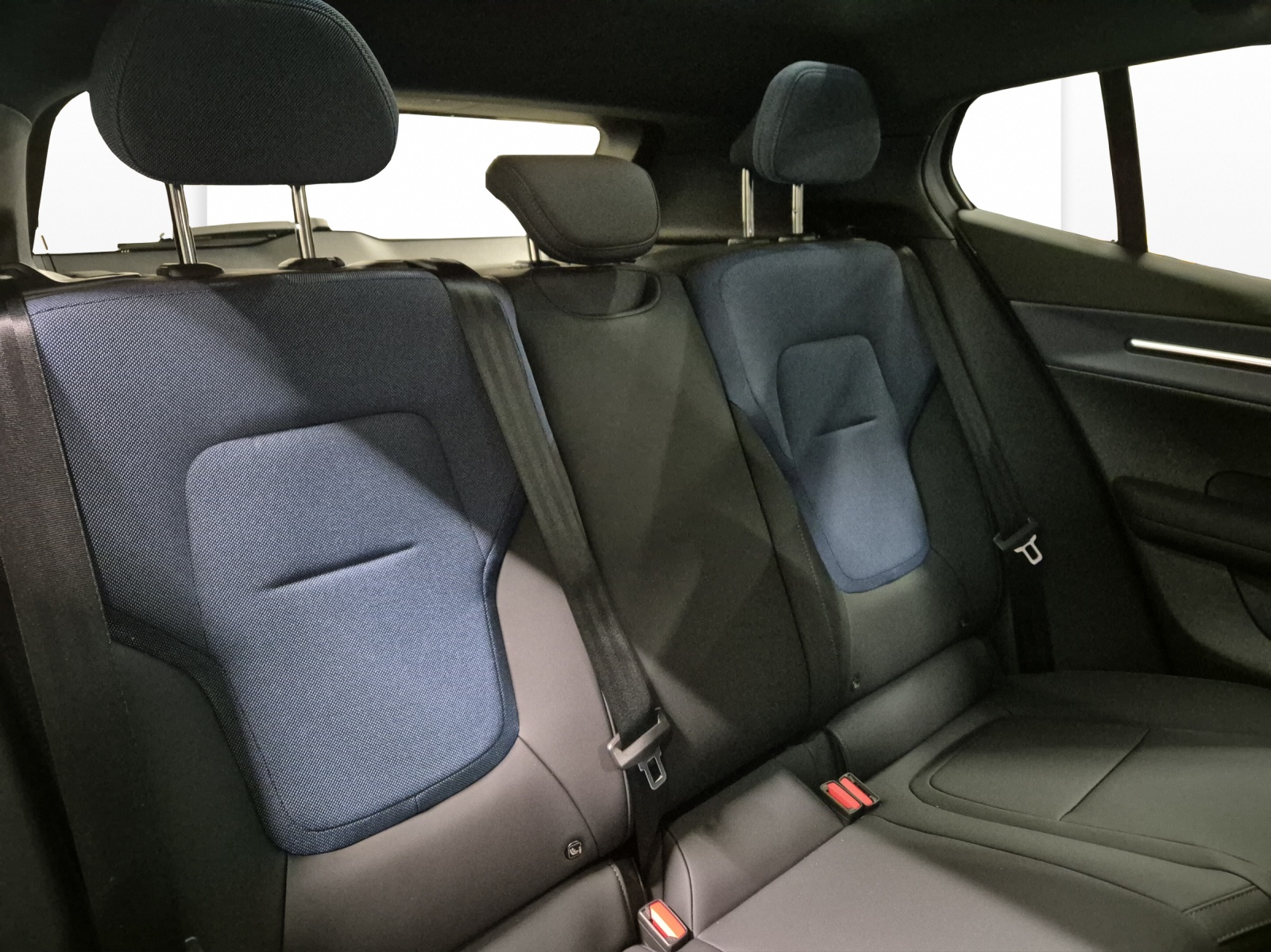 VOLVO EX30 CC E60 Twin Performance AWD-image-16