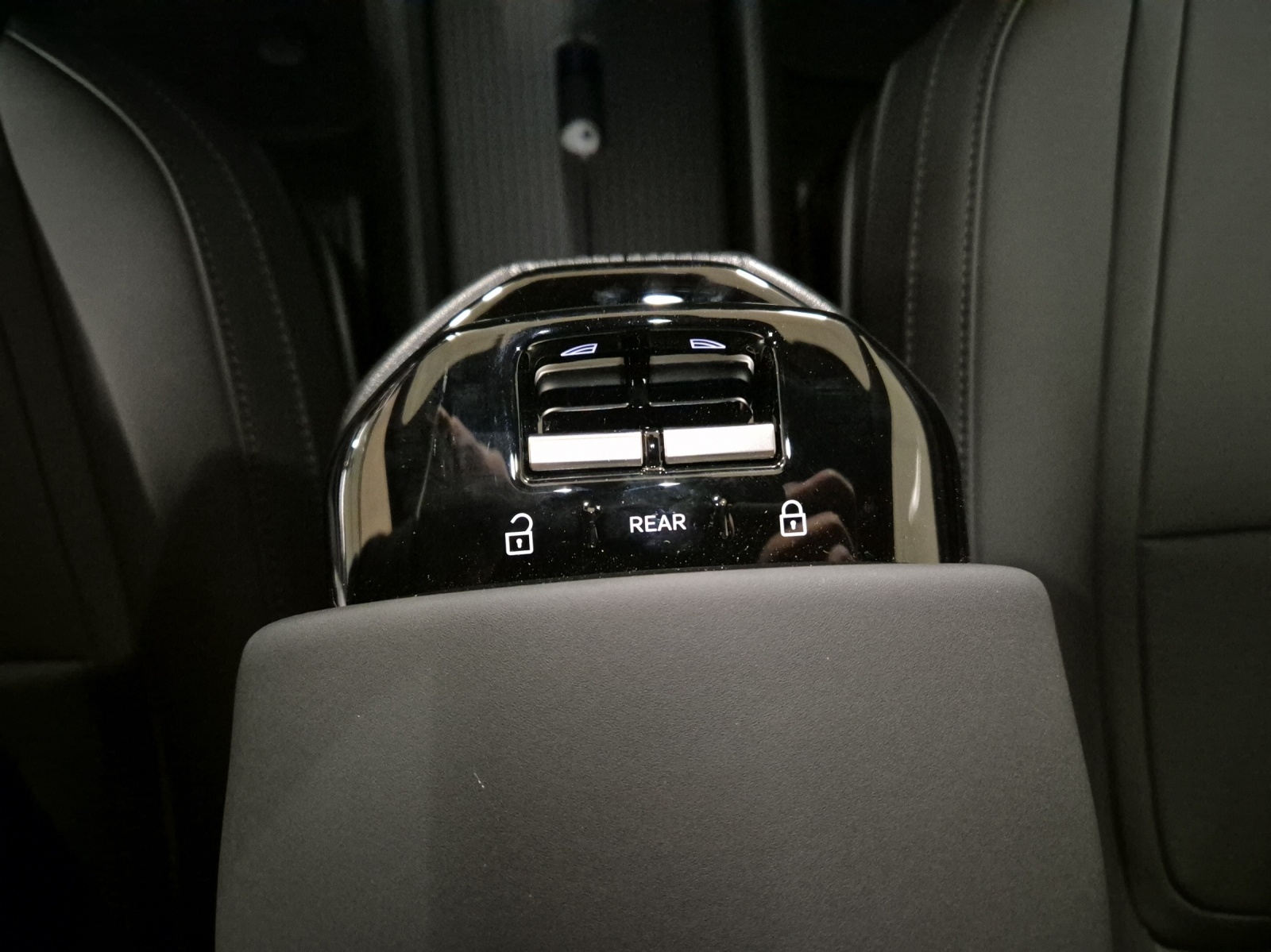 VOLVO EX30 CC E60 Twin Performance AWD-image-13