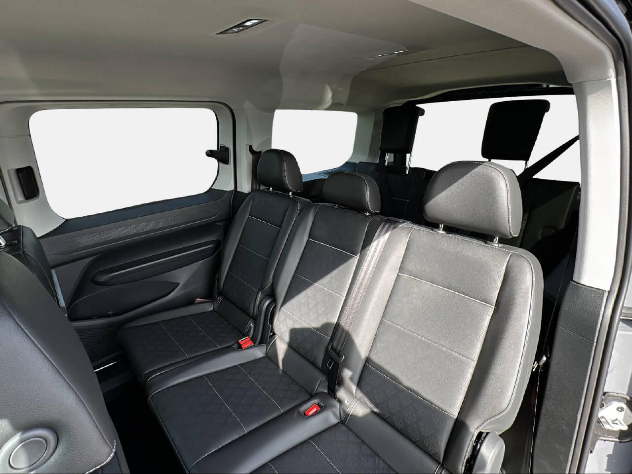 FORD TOURNEO CONNECT Grand 2.0 EcoBlue 122 Titanium-image-12