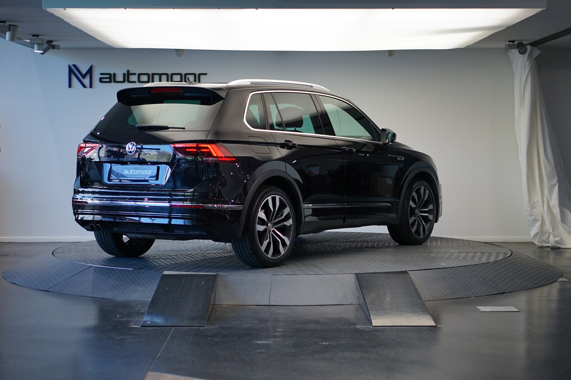 VW Tiguan 2.0TSI Highline R-Line 4Motion DSG *CH-Fahrzeug* *AHK*-image-4