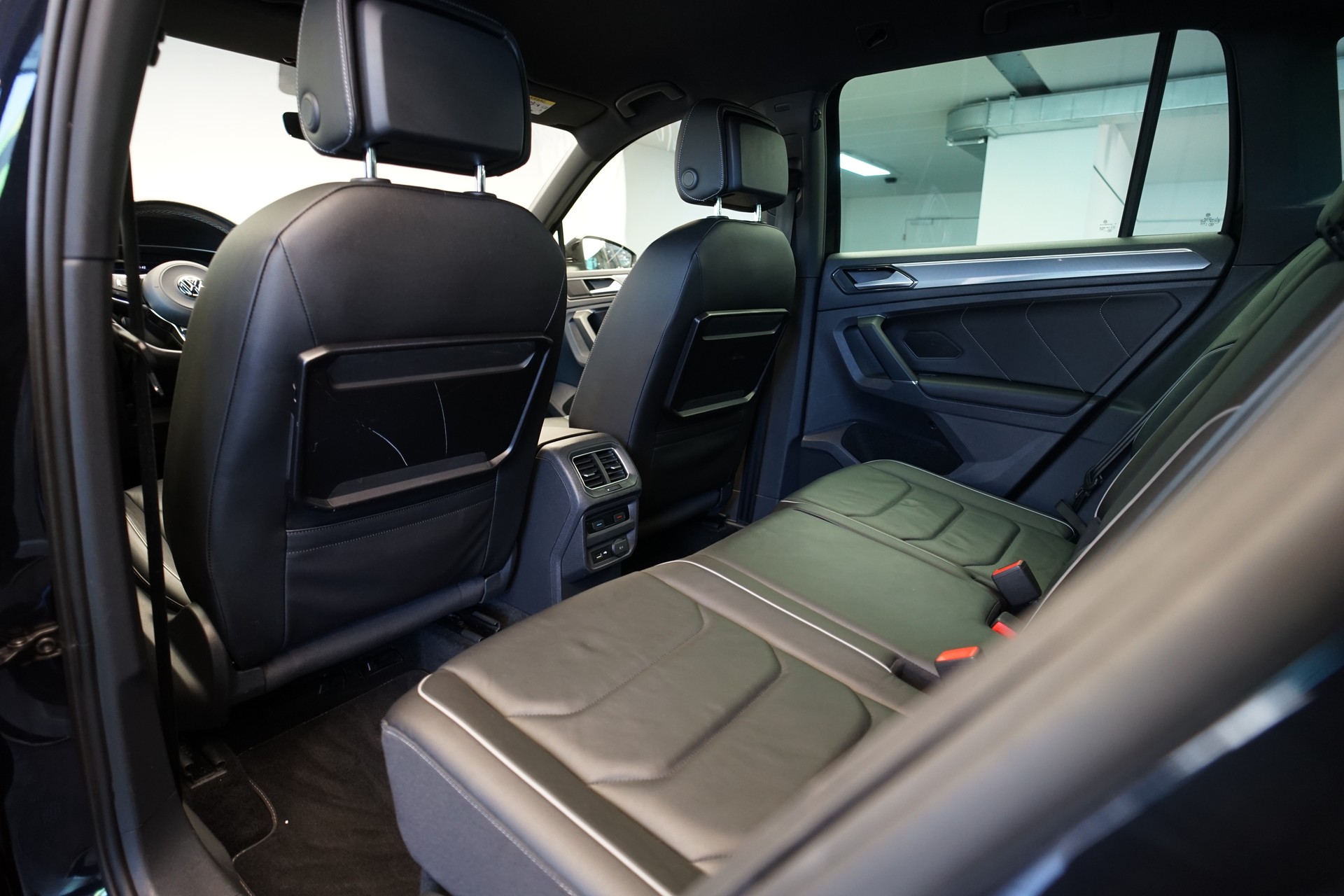 VW Tiguan 2.0TSI Highline R-Line 4Motion DSG *CH-Fahrzeug* *AHK*-image-17