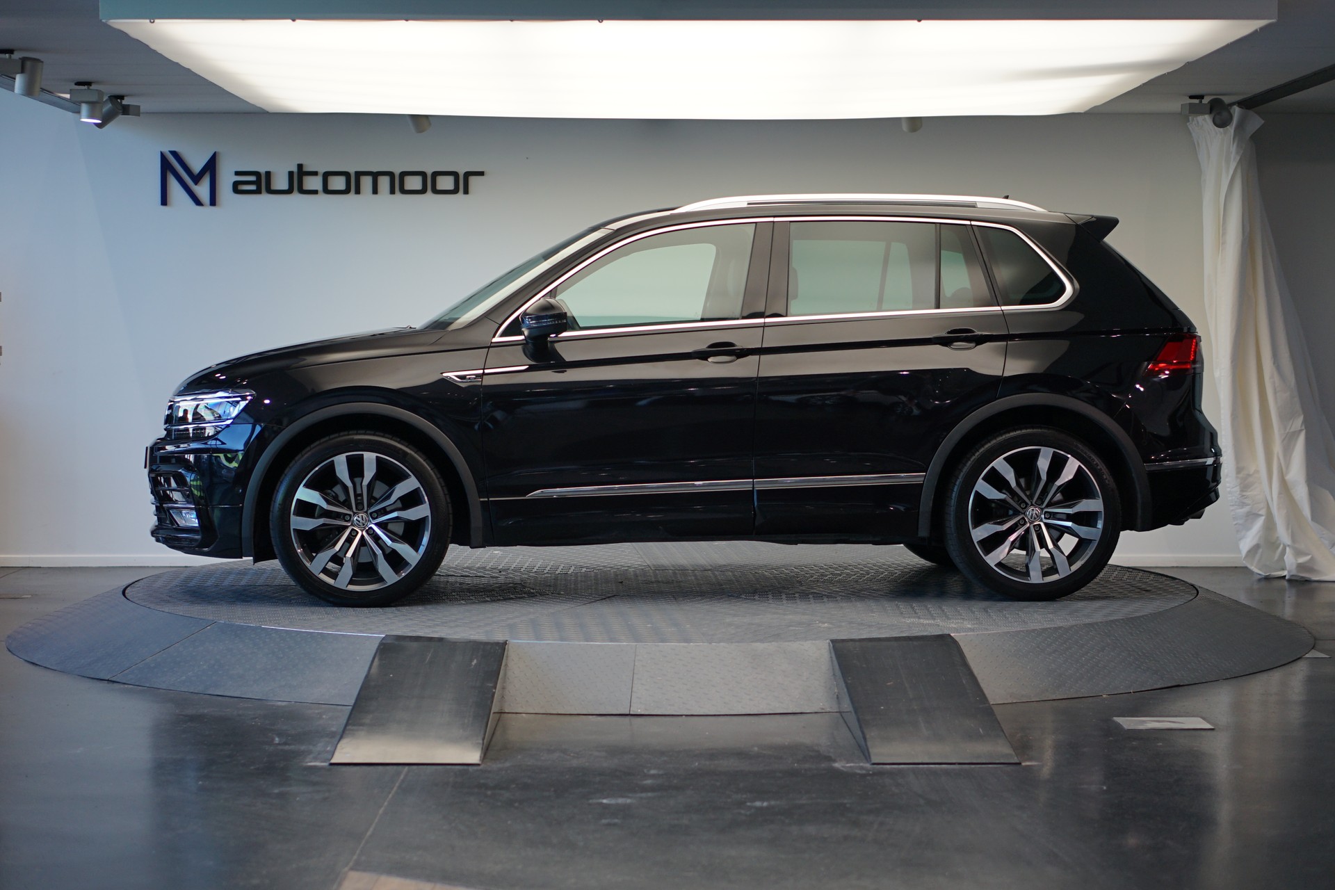 VW Tiguan 2.0TSI Highline R-Line 4Motion DSG *CH-Fahrzeug* *AHK*-image-7