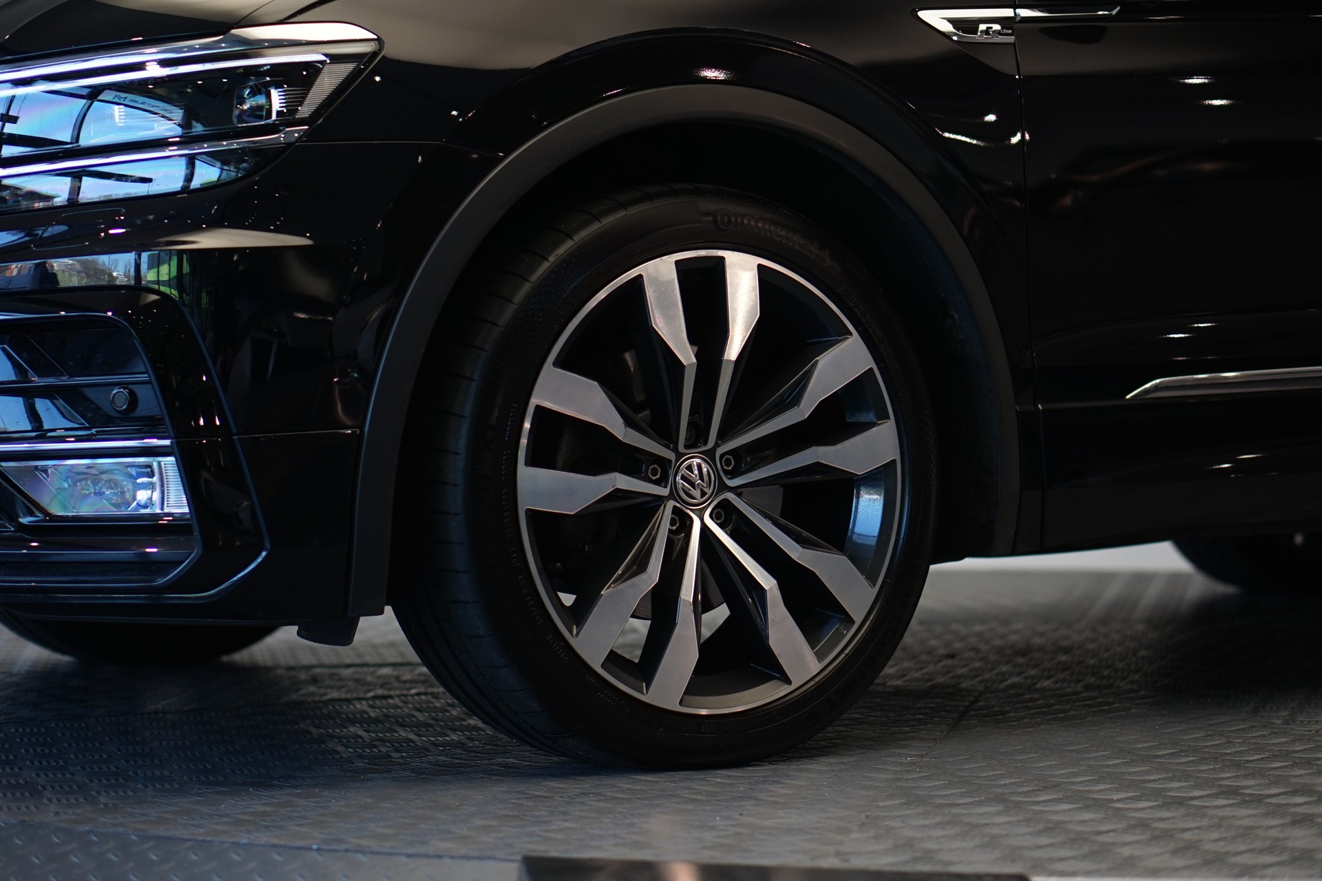 VW Tiguan 2.0TSI Highline R-Line 4Motion DSG *CH-Fahrzeug* *AHK*-image-11