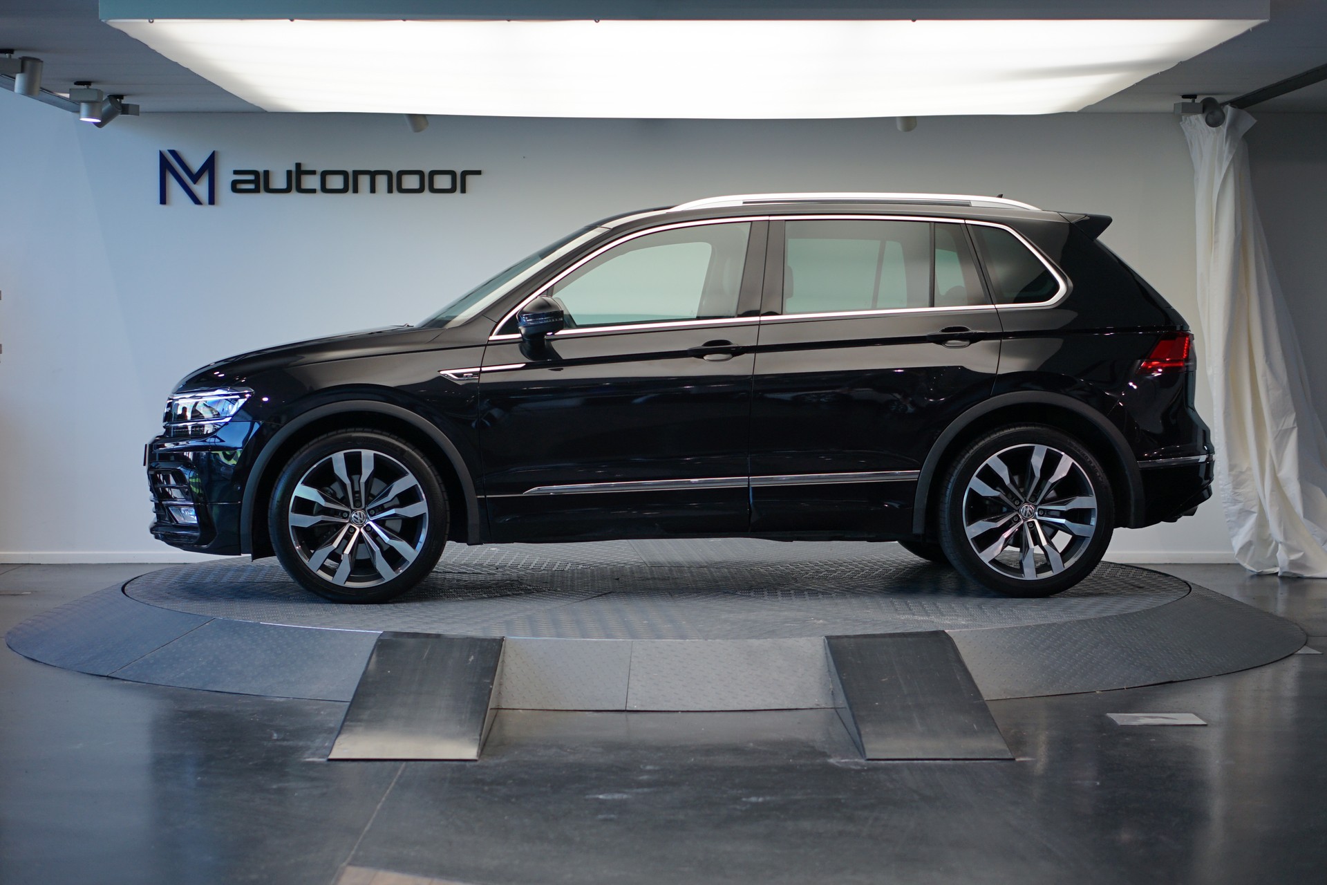 VW Tiguan 2.0TSI Highline R-Line 4Motion DSG *CH-Fahrzeug* *AHK*-image-8