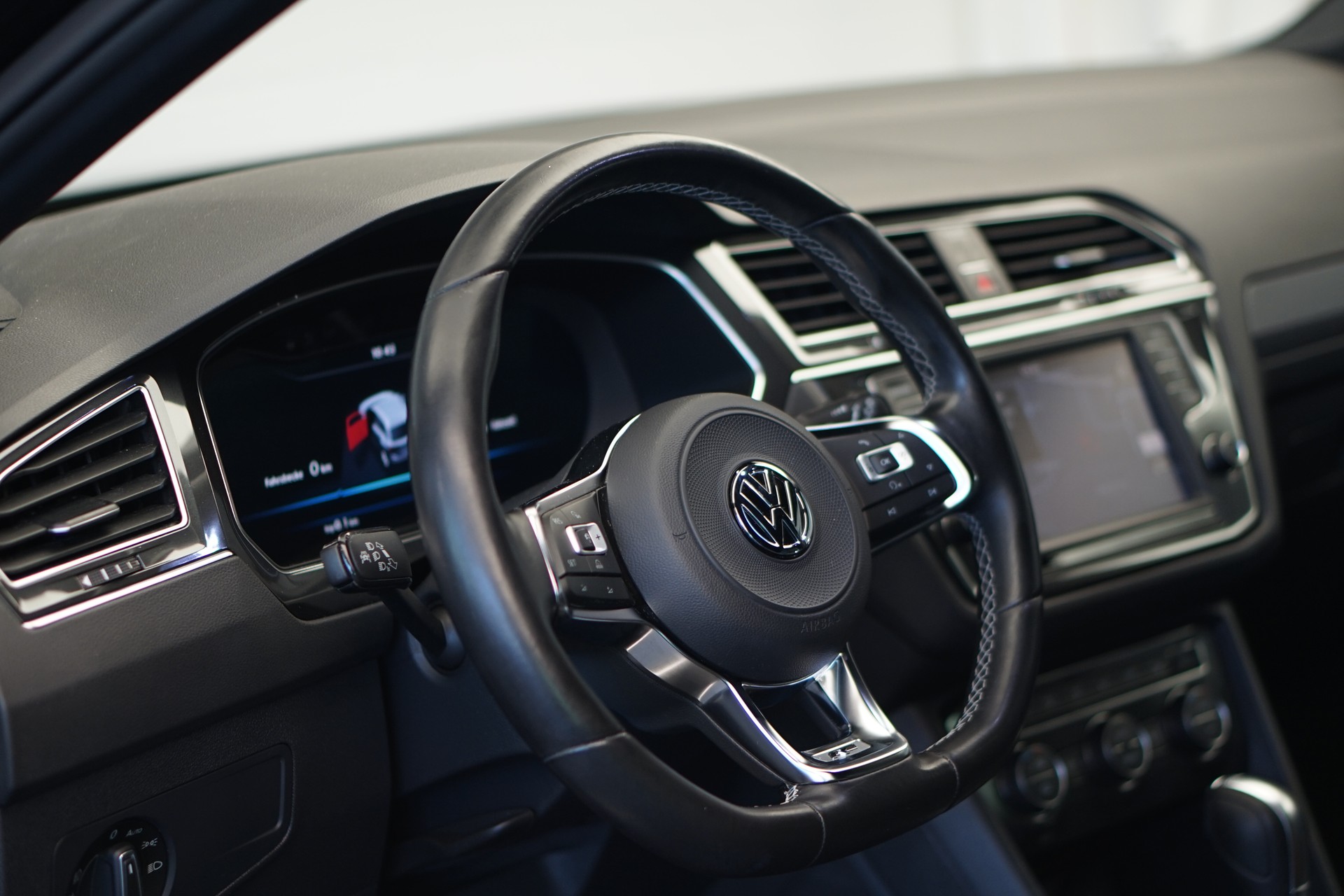 VW Tiguan 2.0TSI Highline R-Line 4Motion DSG *CH-Fahrzeug* *AHK*-image-21