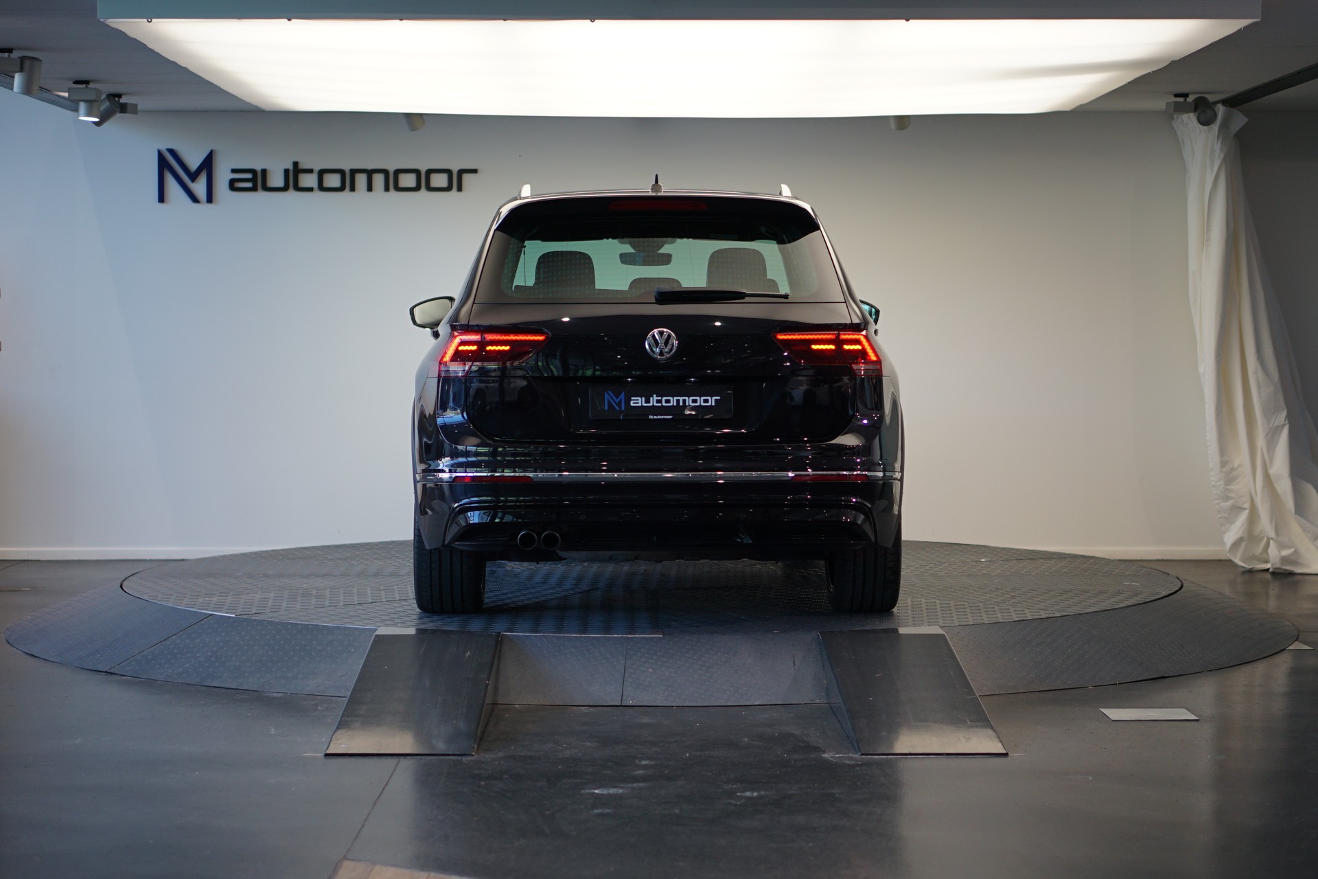VW Tiguan 2.0TSI Highline R-Line 4Motion DSG *CH-Fahrzeug* *AHK*-image-5