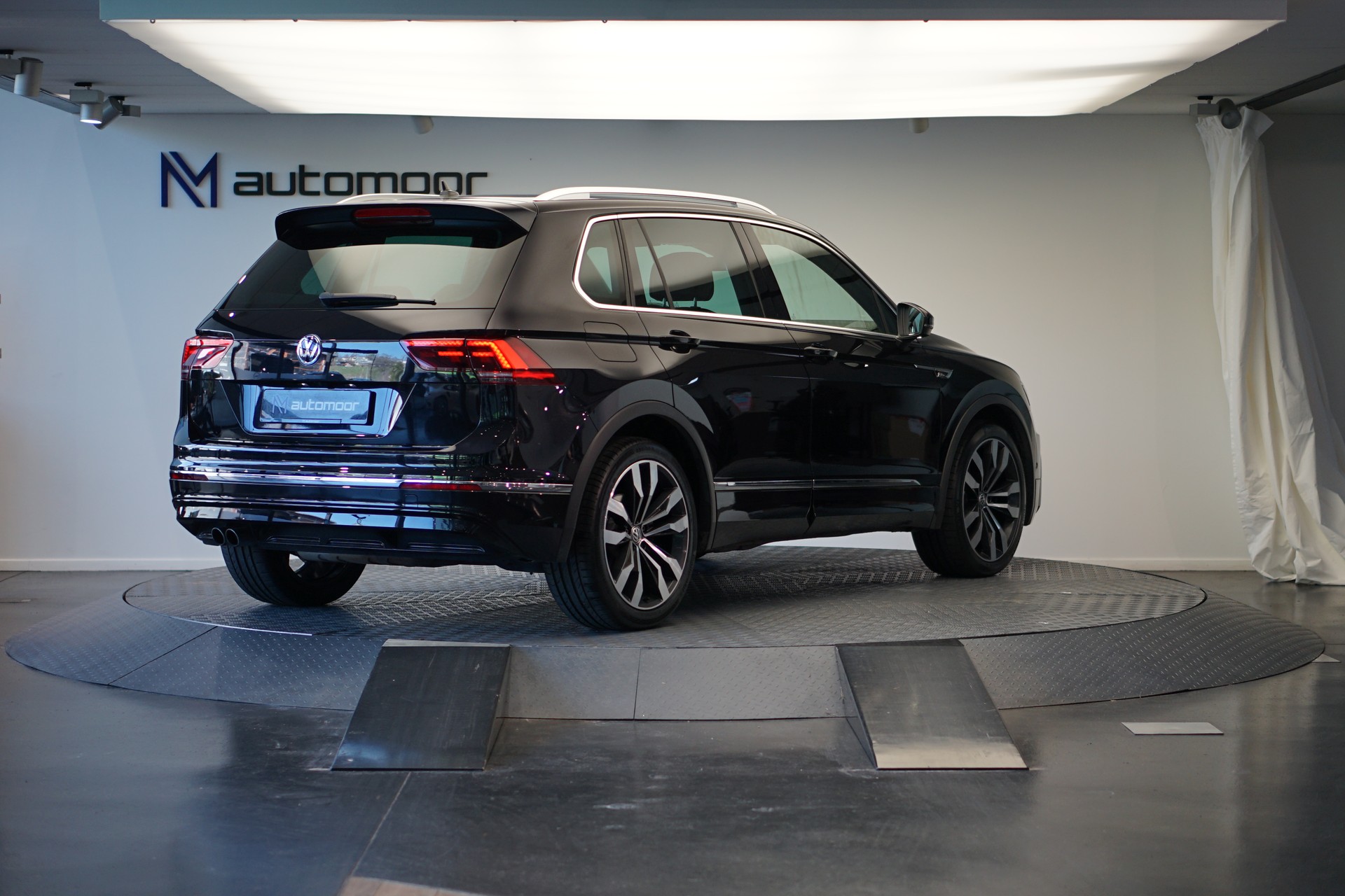 VW Tiguan 2.0TSI Highline R-Line 4Motion DSG *CH-Fahrzeug* *AHK*-image-4
