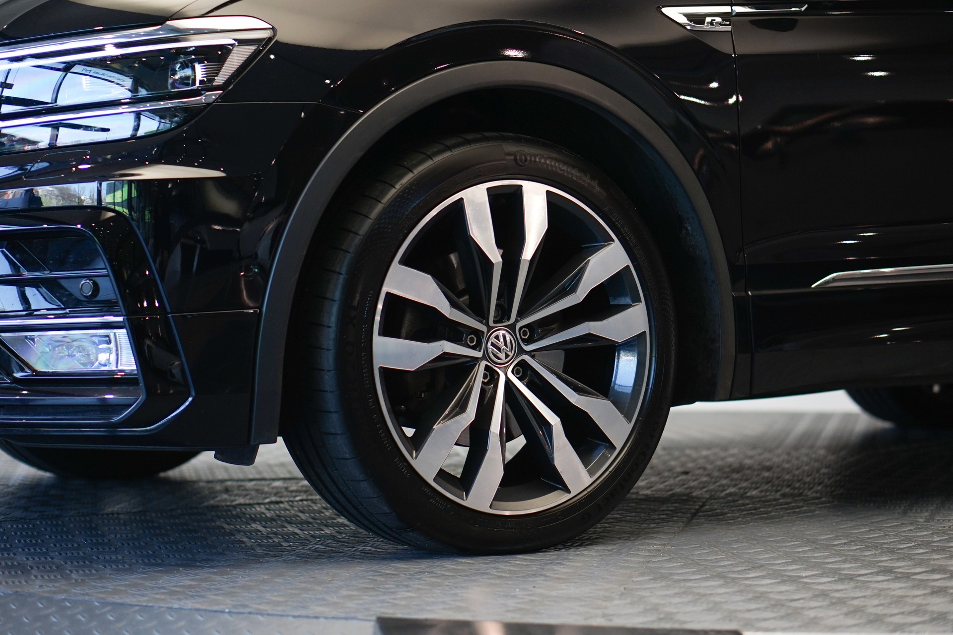 VW Tiguan 2.0TSI Highline R-Line 4Motion DSG *CH-Fahrzeug* *AHK*-image-11