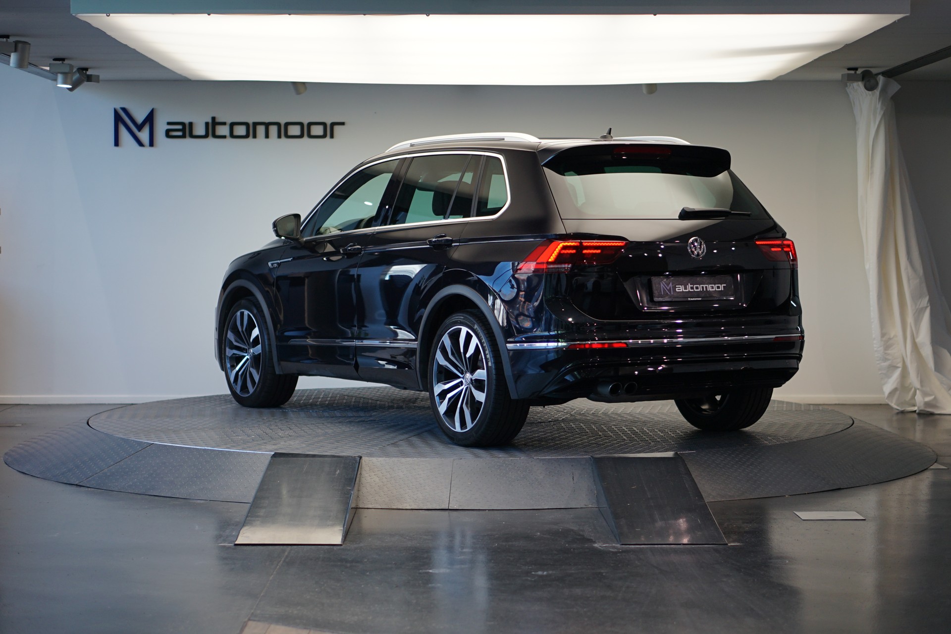 VW Tiguan 2.0TSI Highline R-Line 4Motion DSG *CH-Fahrzeug* *AHK*-image-6