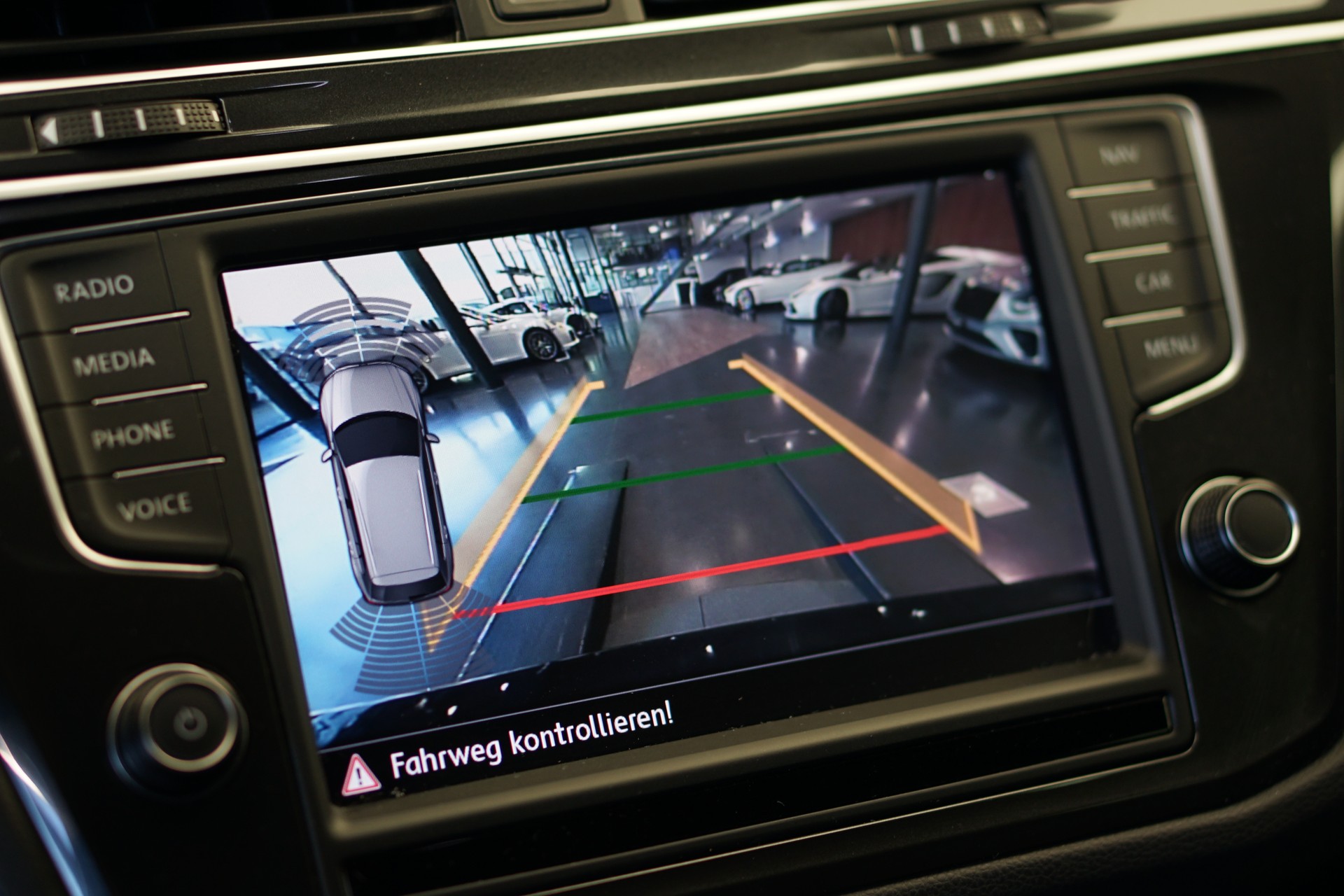 VW Tiguan 2.0TSI Highline R-Line 4Motion DSG *CH-Fahrzeug* *AHK*-image-19