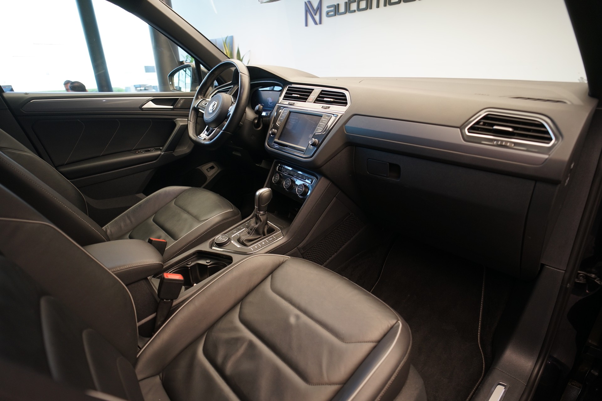 VW Tiguan 2.0TSI Highline R-Line 4Motion DSG *CH-Fahrzeug* *AHK*-image-14