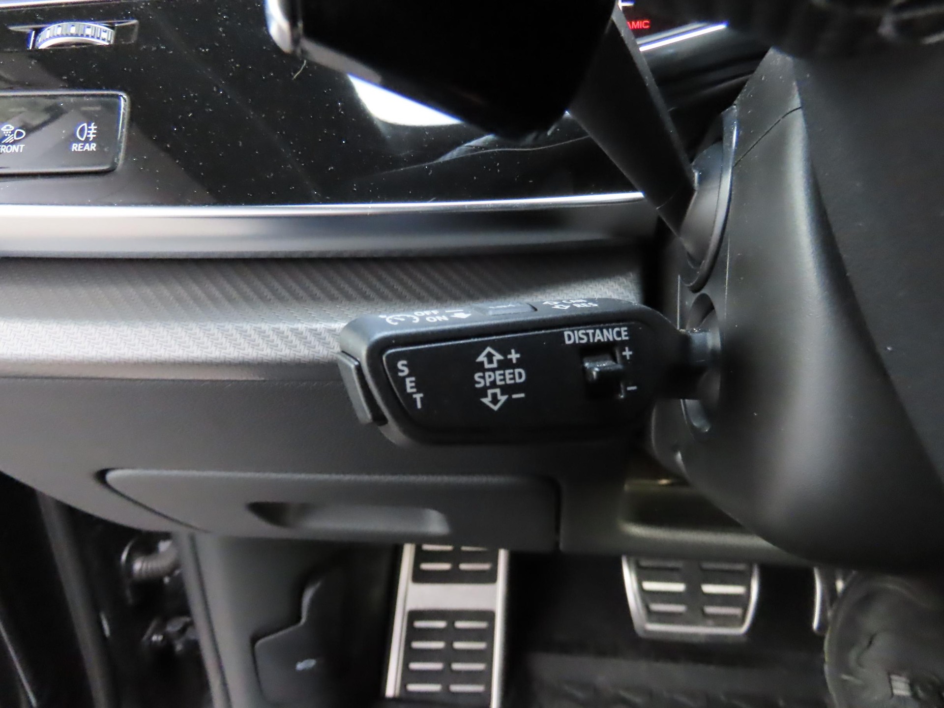 AUDI RS Q8 4.0 V8 TFSI quattro T-Tronic-image-14