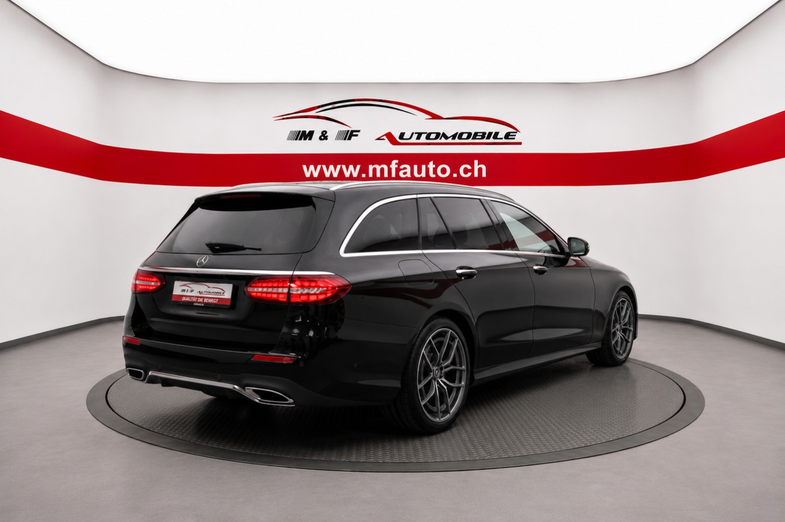 MERCEDES-BENZ E 220 d AMG Line Kombi-image-5