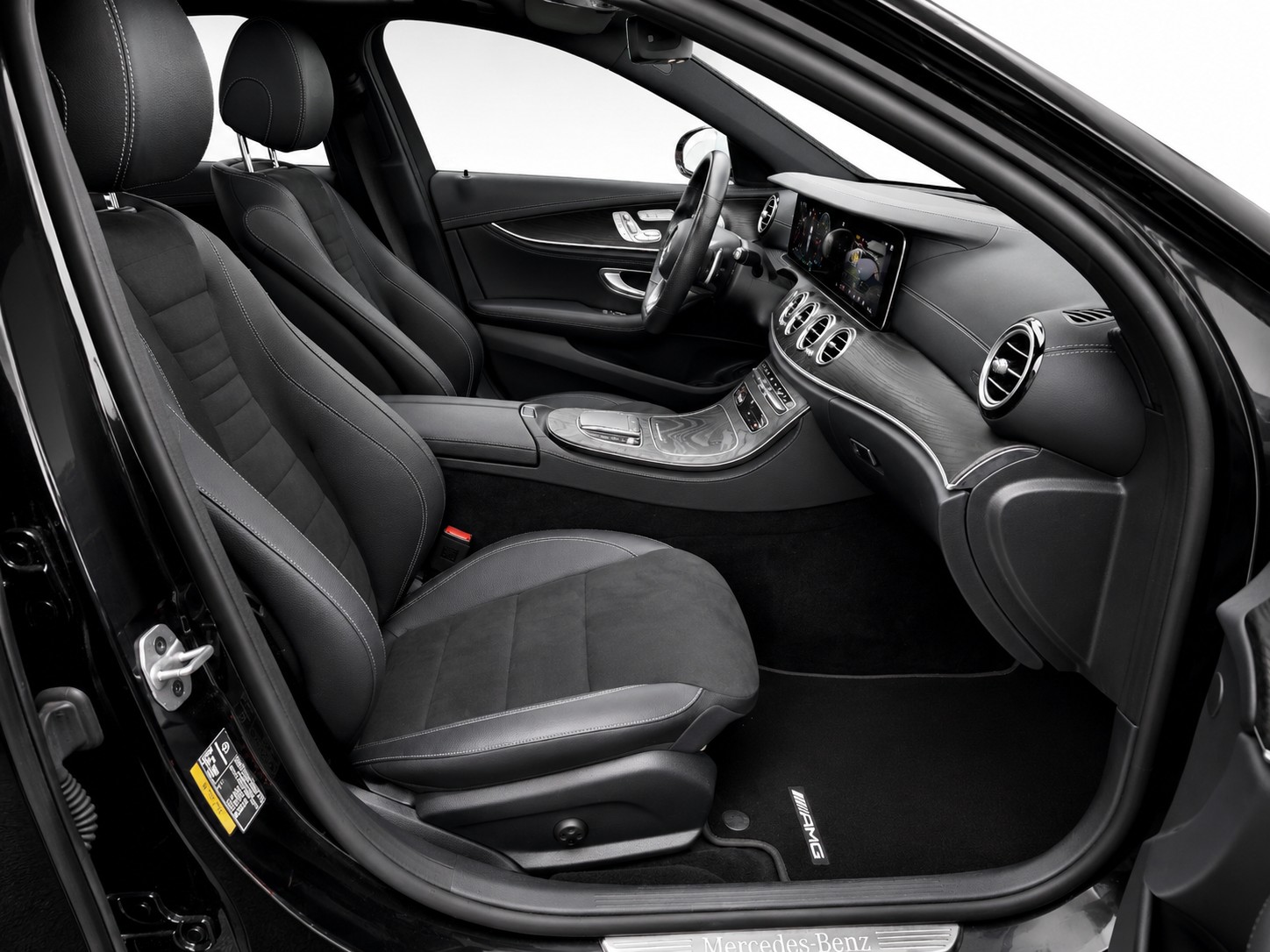 MERCEDES-BENZ E 220 d AMG Line Kombi-image-7