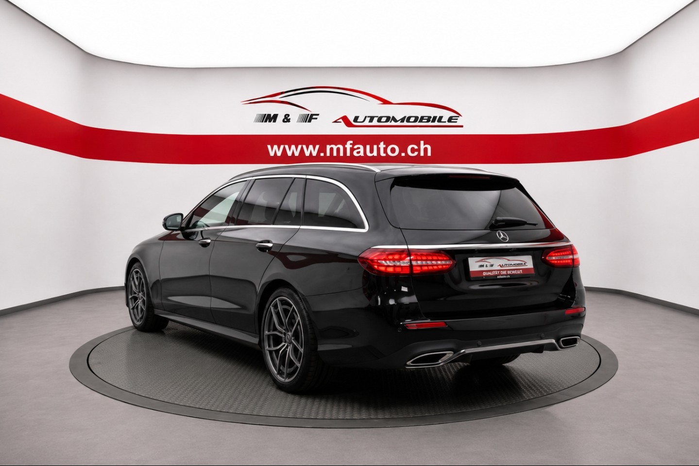 MERCEDES-BENZ E 220 d AMG Line Kombi-image-2