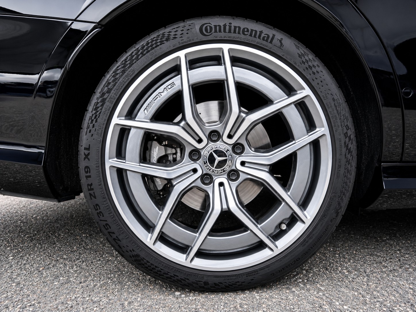 MERCEDES-BENZ E 220 d AMG Line Kombi-image-14