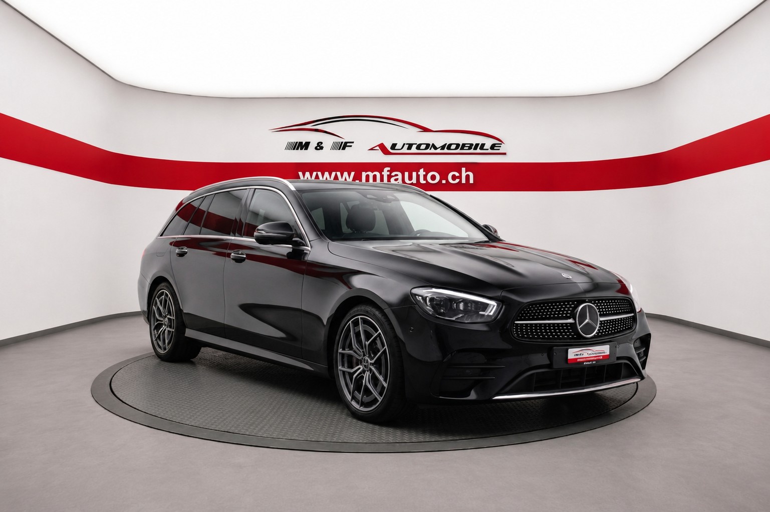 MERCEDES-BENZ E 220 d AMG Line Kombi-image-1