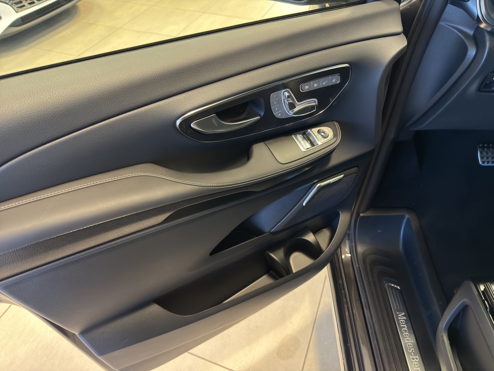 Image MERCEDES-BENZ V-300 V 300 d lang Exclusive 4Matic 9G-Tronic