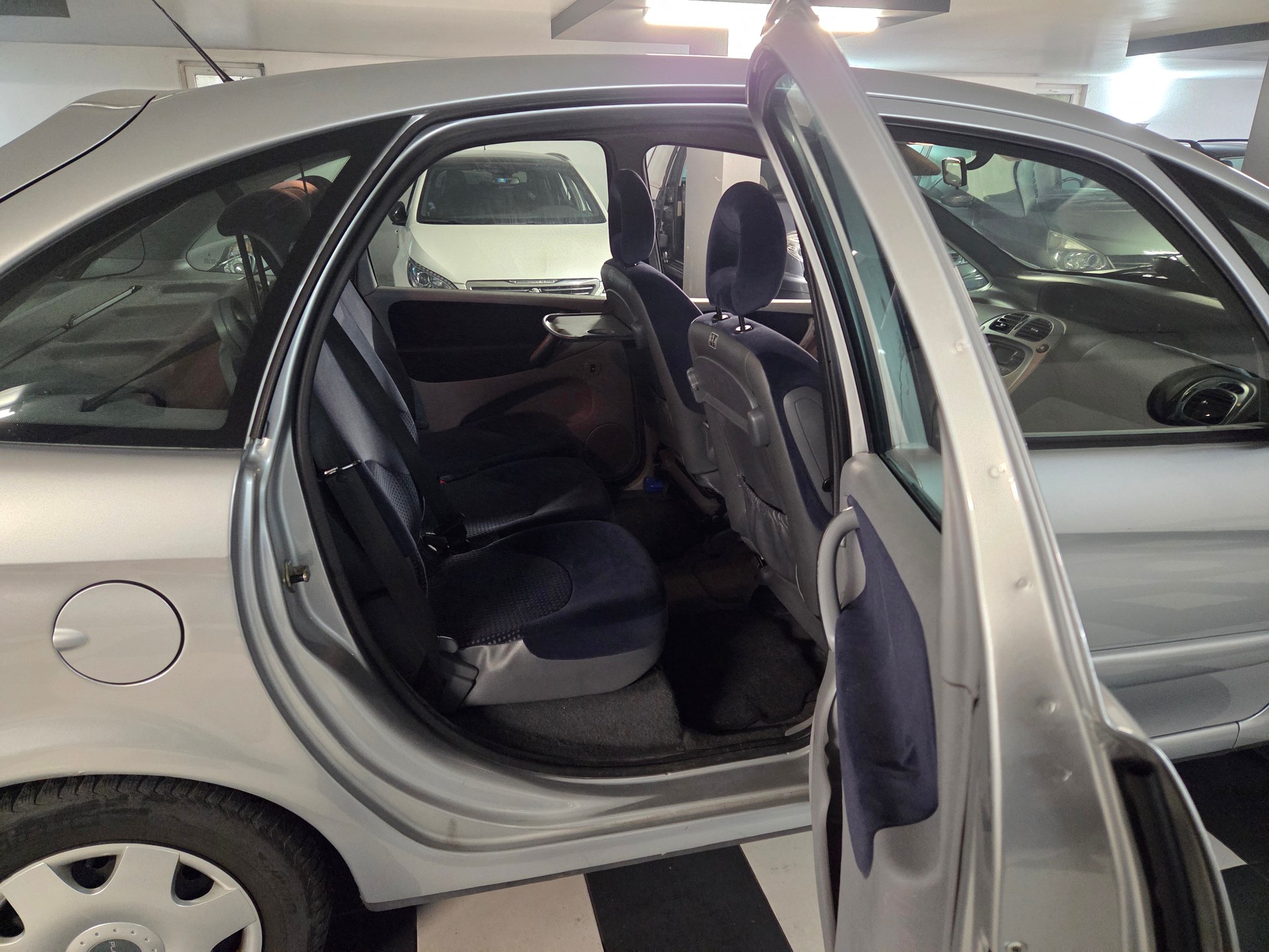 CITROEN Xsara Picasso 2.0i 16V Exclusive Automatic-image-12