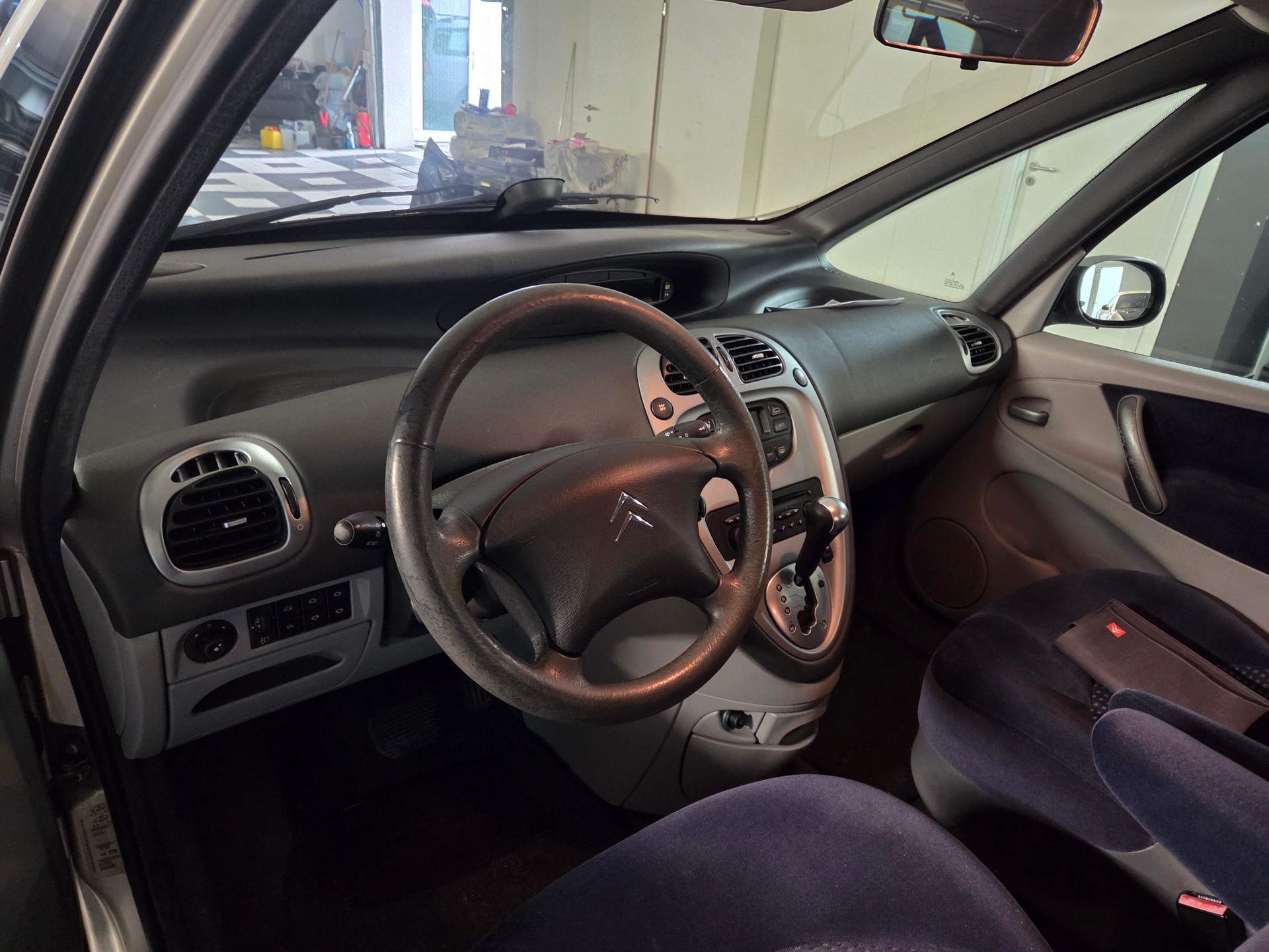 CITROEN Xsara Picasso 2.0i 16V Exclusive Automatic-image-9