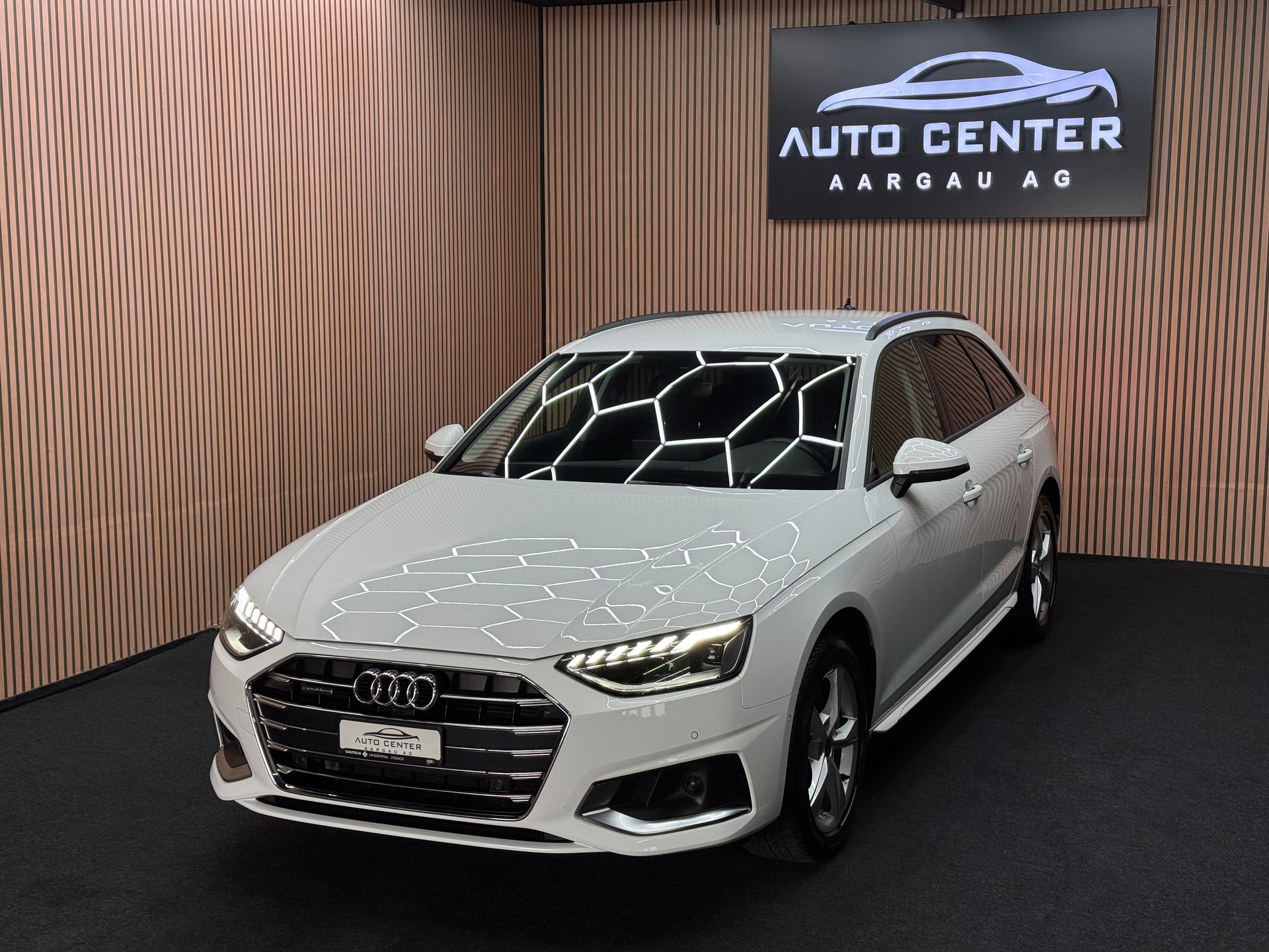 AUDI A4 Avant 2.0 40 TDI Advanced quattro S-Tronic *ab CHF 249.-/ Monat*-image-2