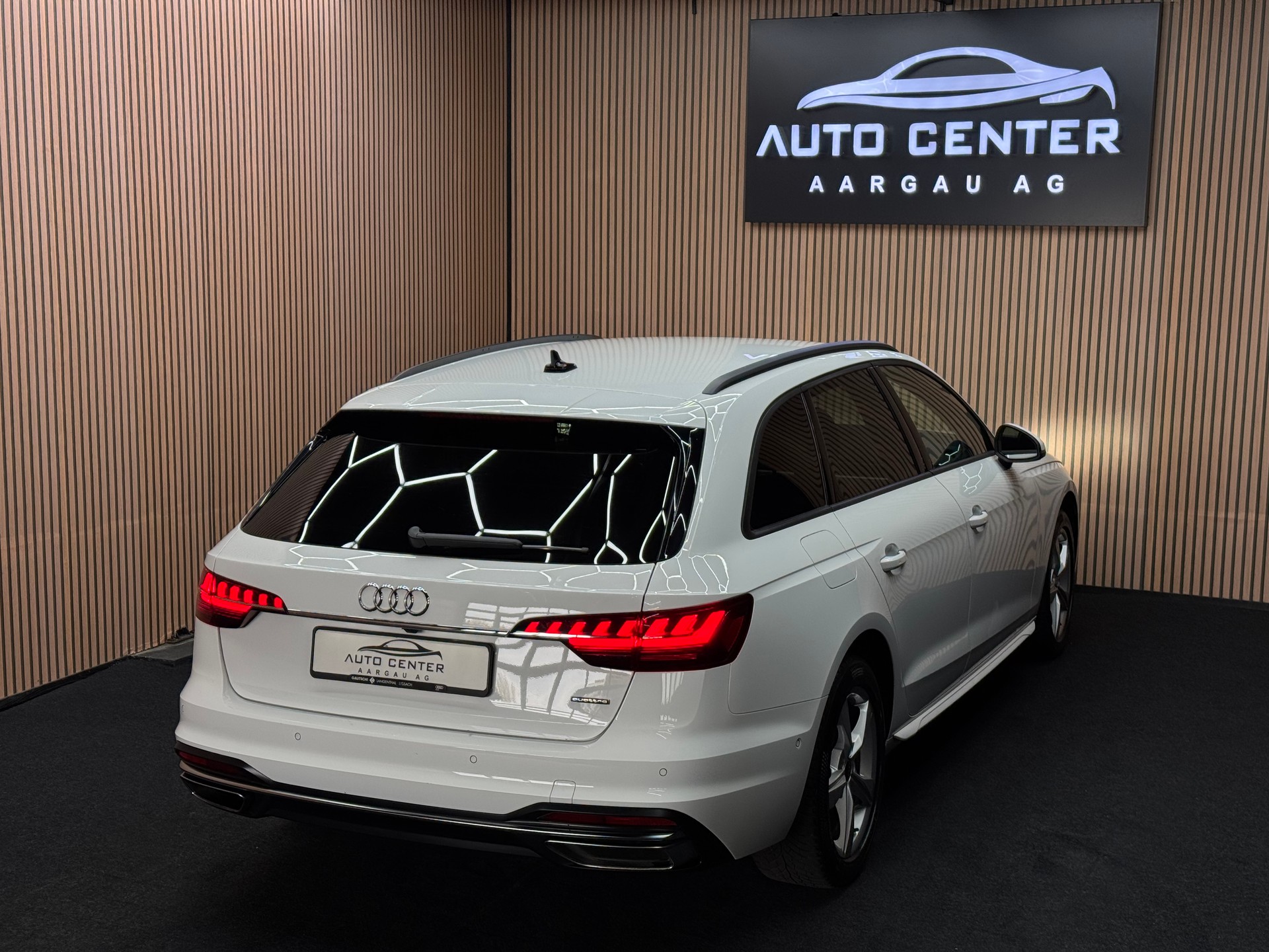 AUDI A4 Avant 2.0 40 TDI Advanced quattro S-Tronic *ab CHF 249.-/ Monat*-image-4