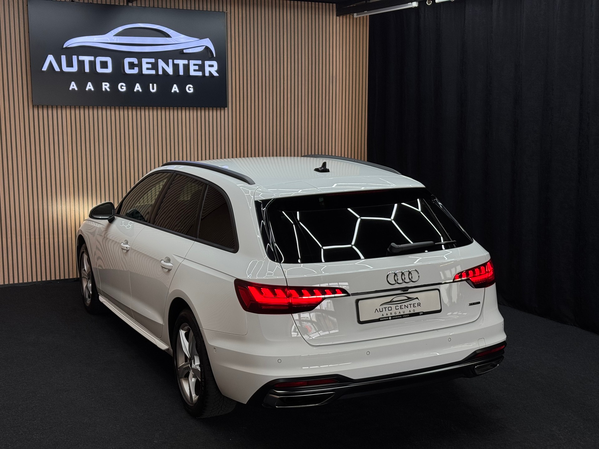 AUDI A4 Avant 2.0 40 TDI Advanced quattro S-Tronic *ab CHF 249.-/ Monat*-image-3
