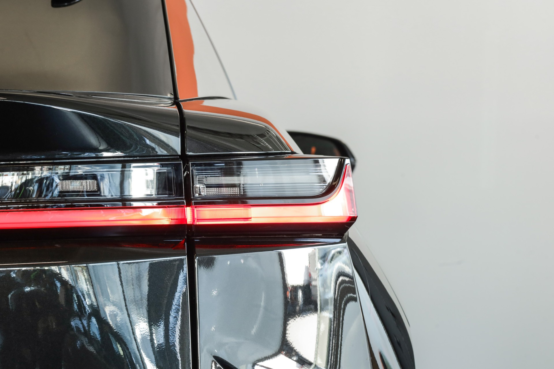 LEXUS RZ 450e 71,4 KW AWD Excellence-image-7