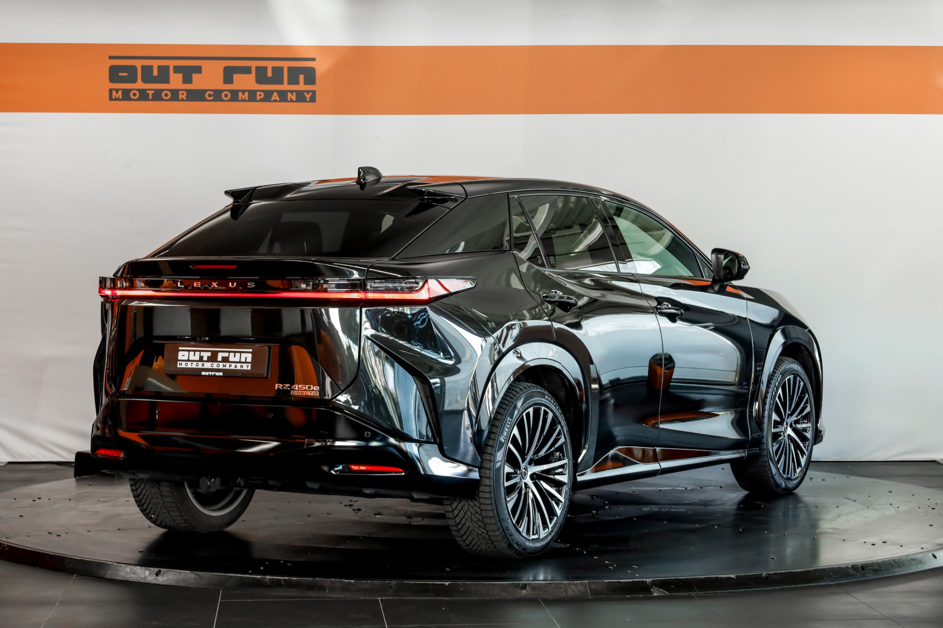 LEXUS RZ 450e 71,4 KW AWD Excellence-showroom-element-3