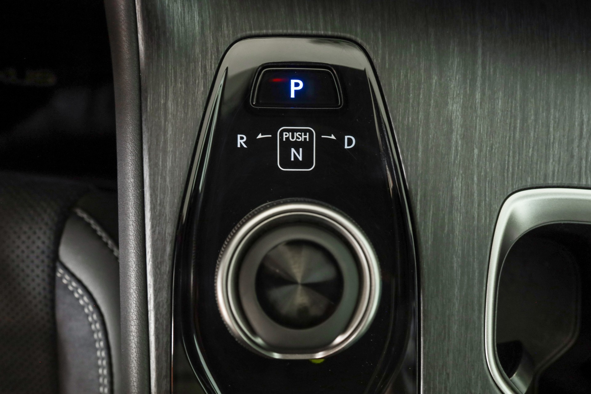 LEXUS RZ 450e 71,4 KW AWD Excellence-image-16