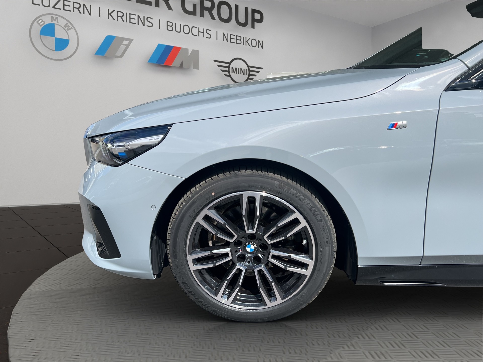 BMW 520d xDrive 48V Touring M Sport Steptronic-image-8