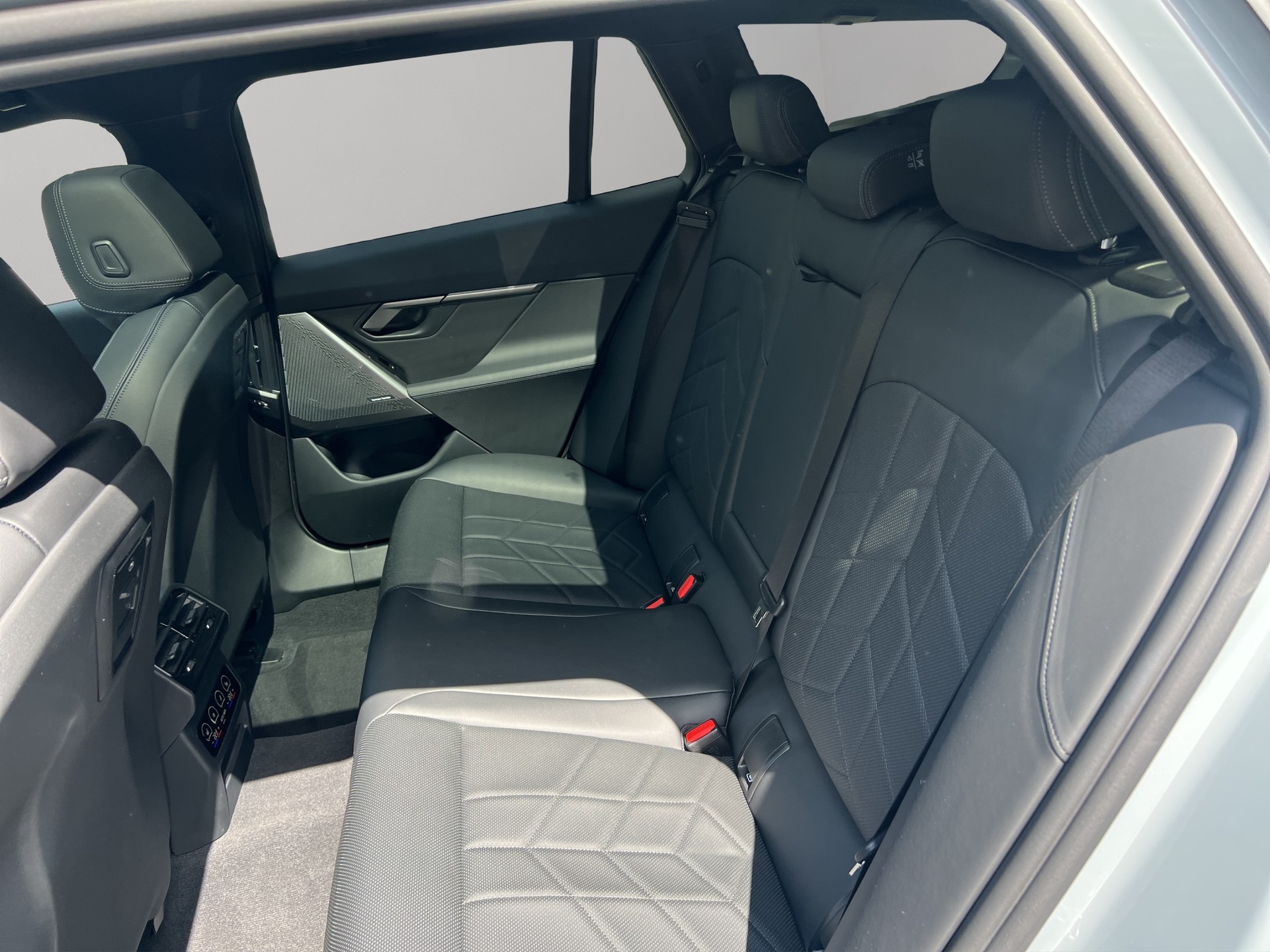 BMW 520d xDrive 48V Touring M Sport Steptronic-image-18