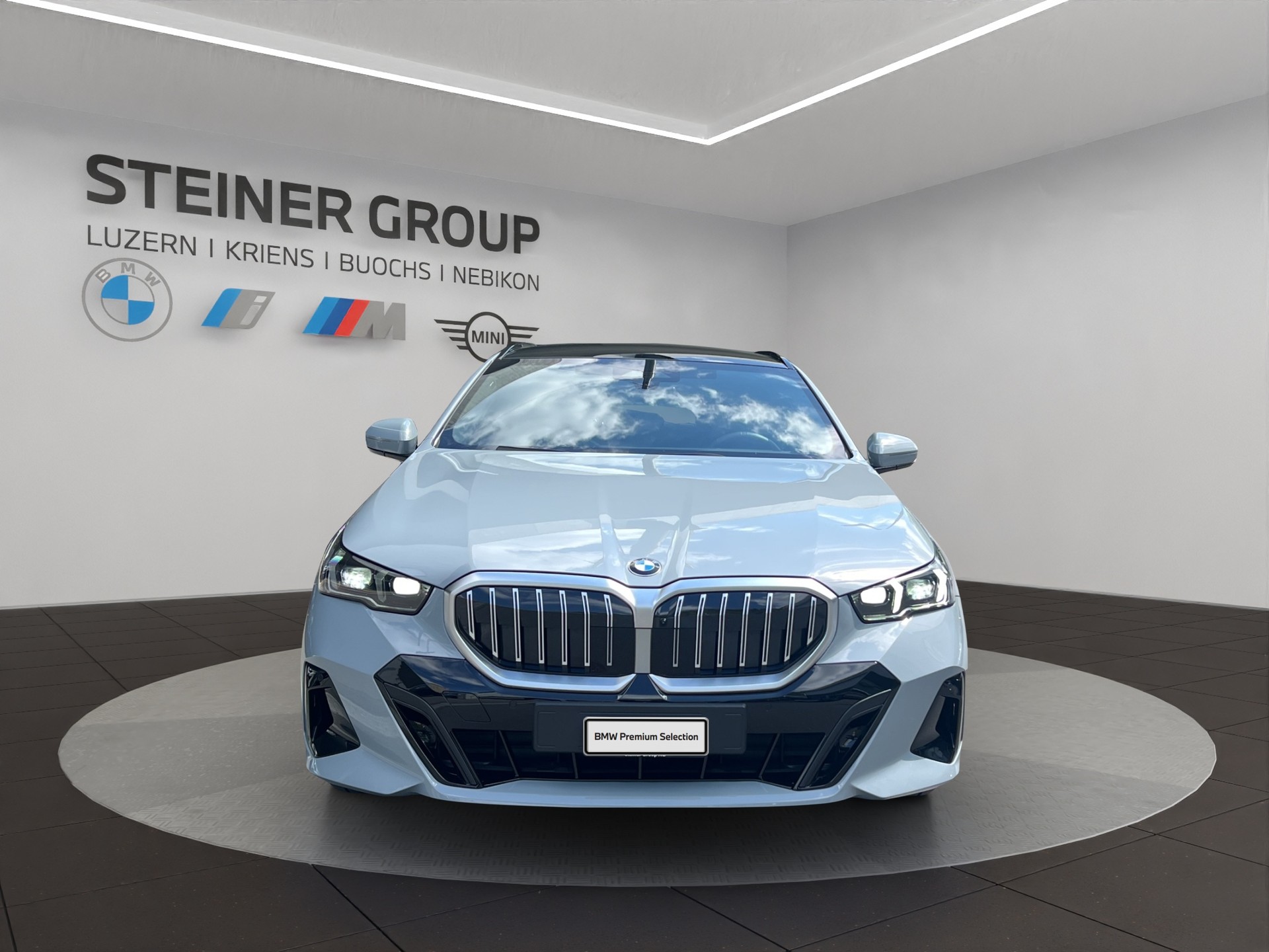 BMW 520d xDrive 48V Touring M Sport Steptronic-image-1