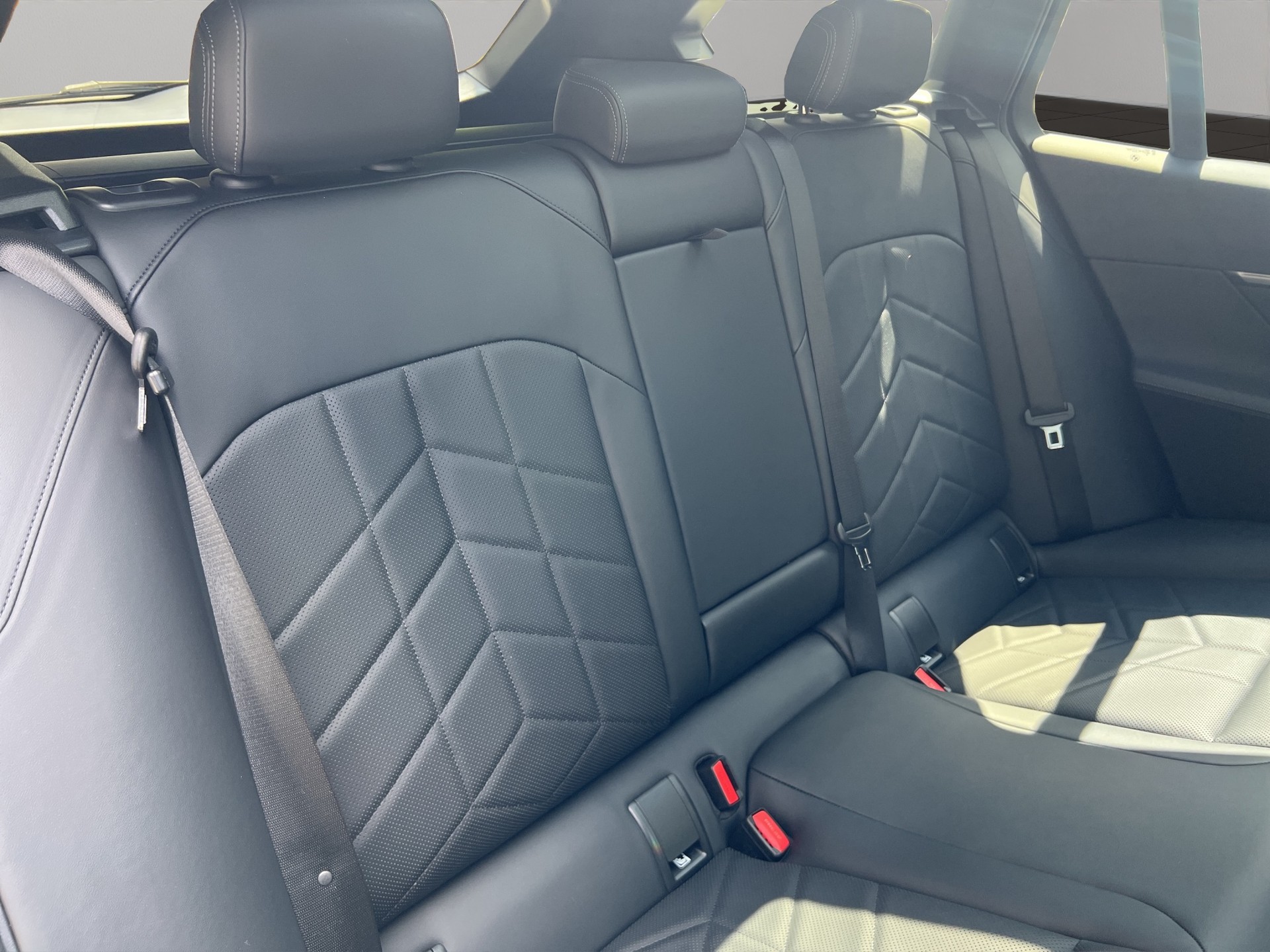 BMW 520d xDrive 48V Touring M Sport Steptronic-image-21