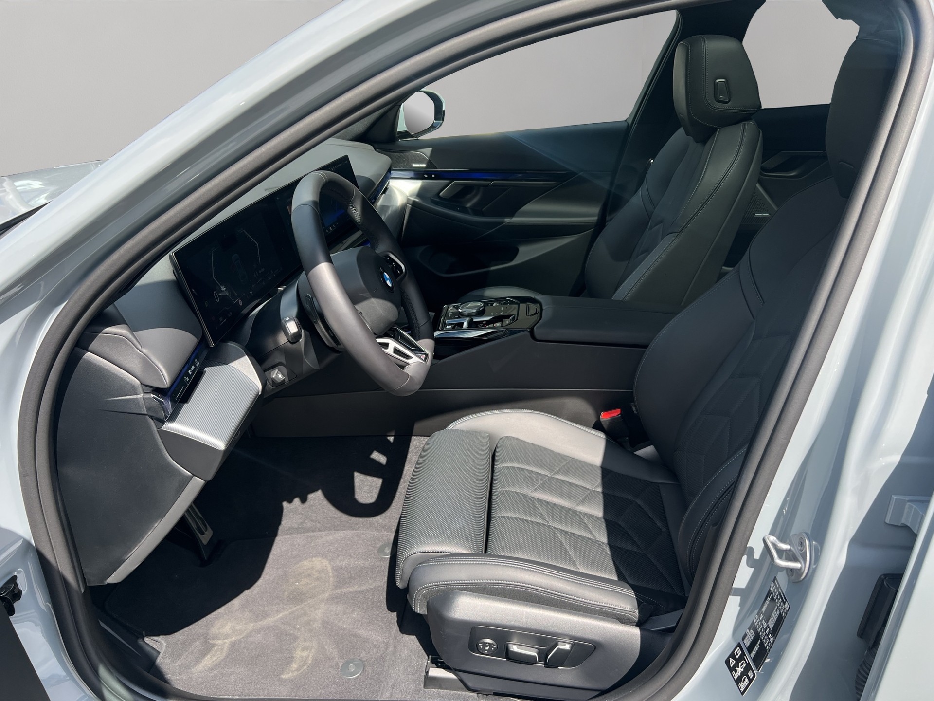 BMW 520d xDrive 48V Touring M Sport Steptronic-image-10