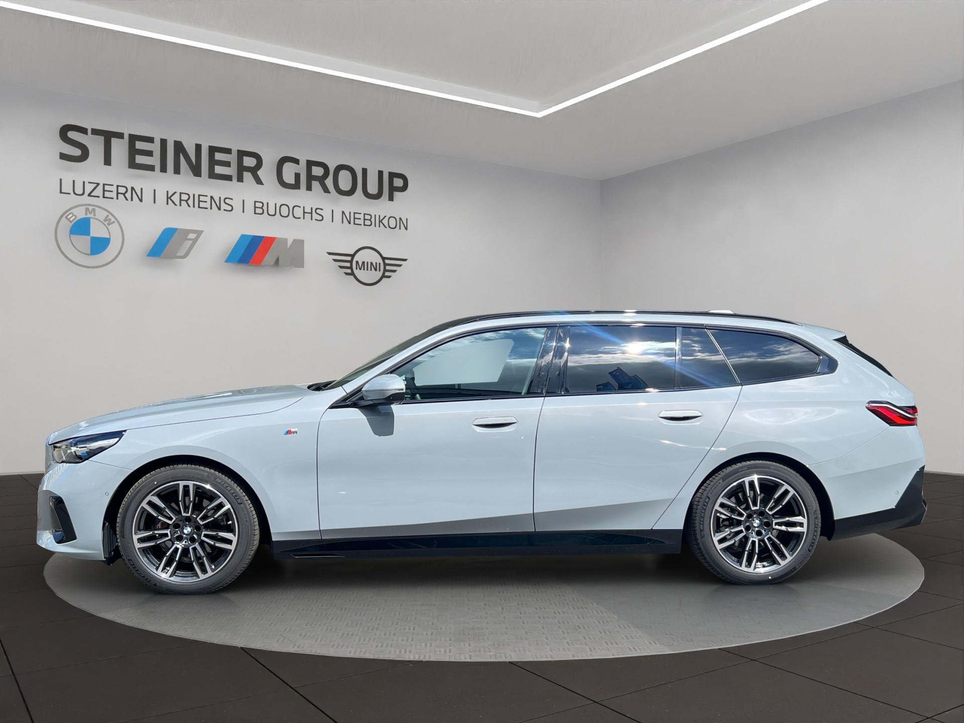 BMW 520d xDrive 48V Touring M Sport Steptronic-image-7